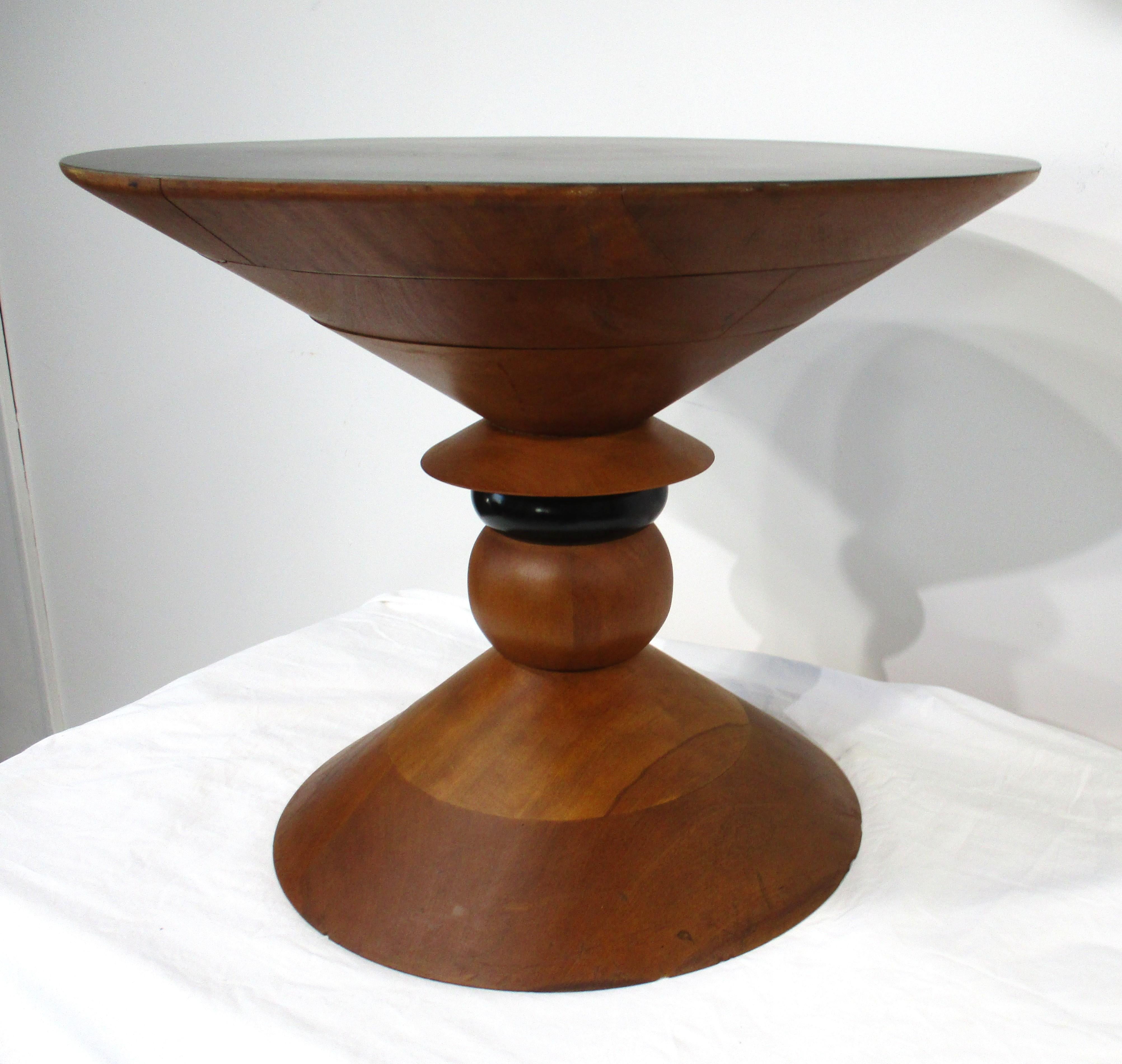 Prototipo de mesa auxiliar / auxiliar Herman Miller de nogal torneado en venta 9