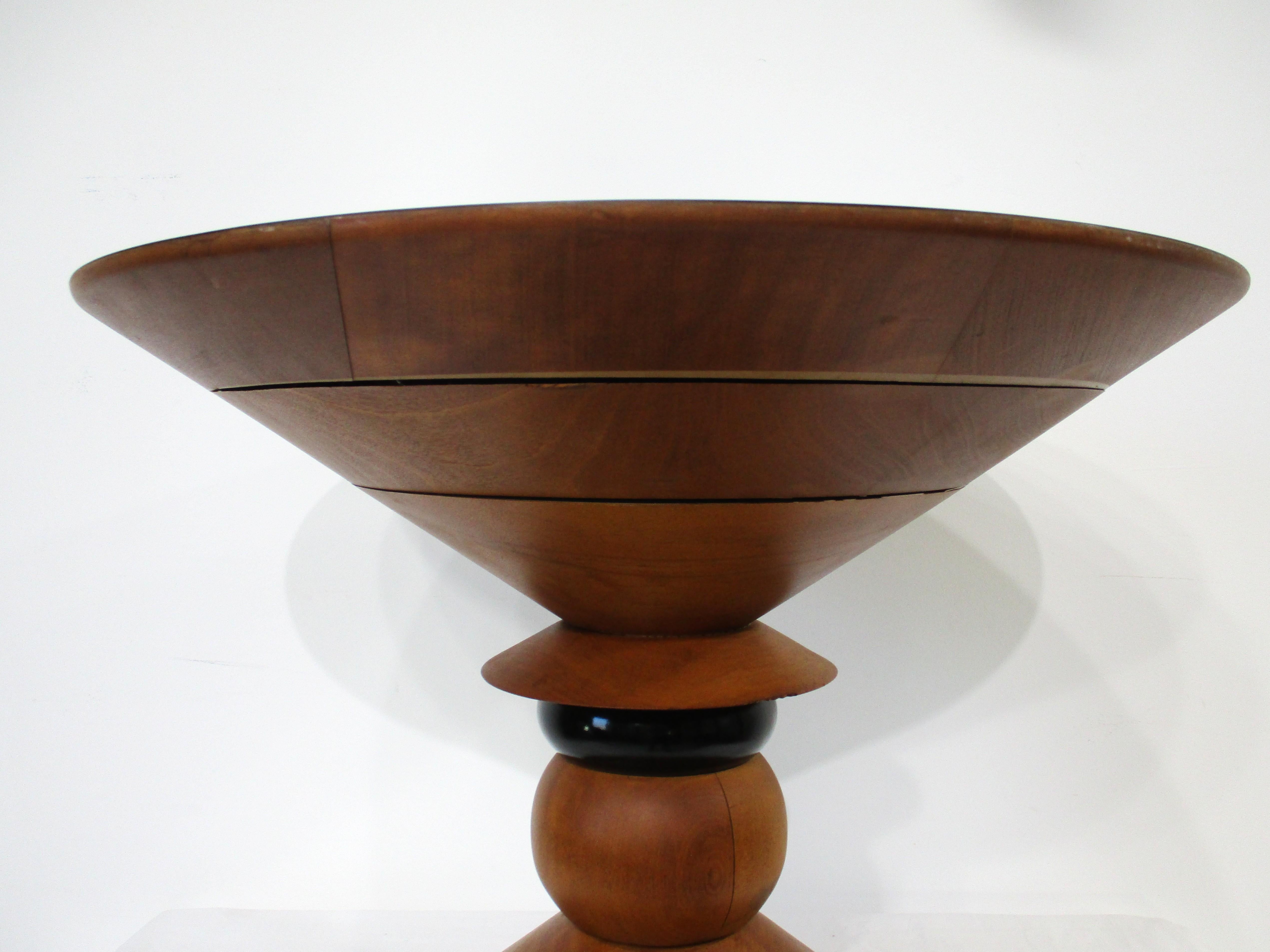 Prototipo de mesa auxiliar / auxiliar Herman Miller de nogal torneado Laminado en venta