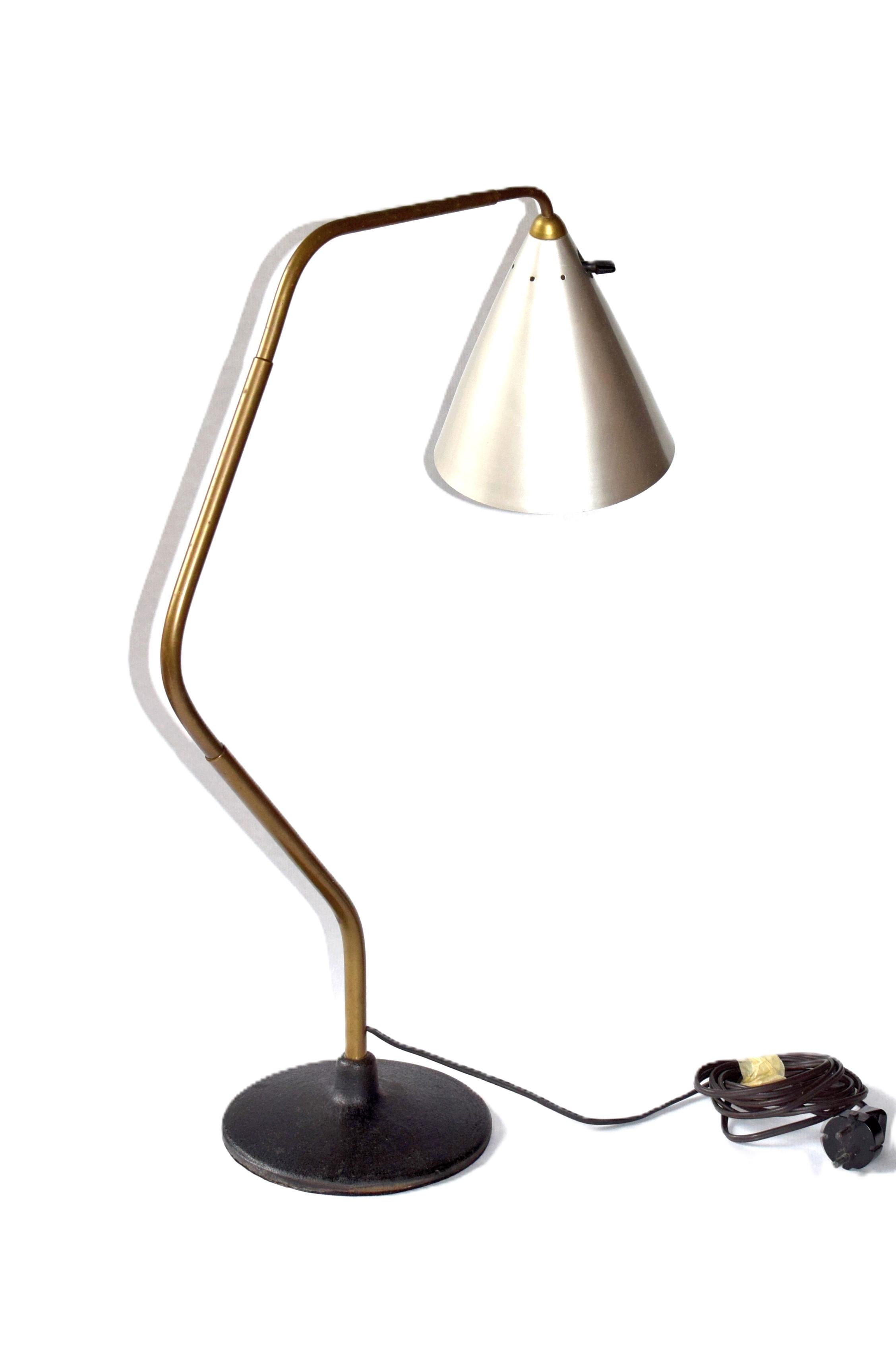 Prototipo: Gran lámpara de sobremesa Flamingo de Karl Hagenauer para Hagenauer, finales de los años 40 Latón en venta