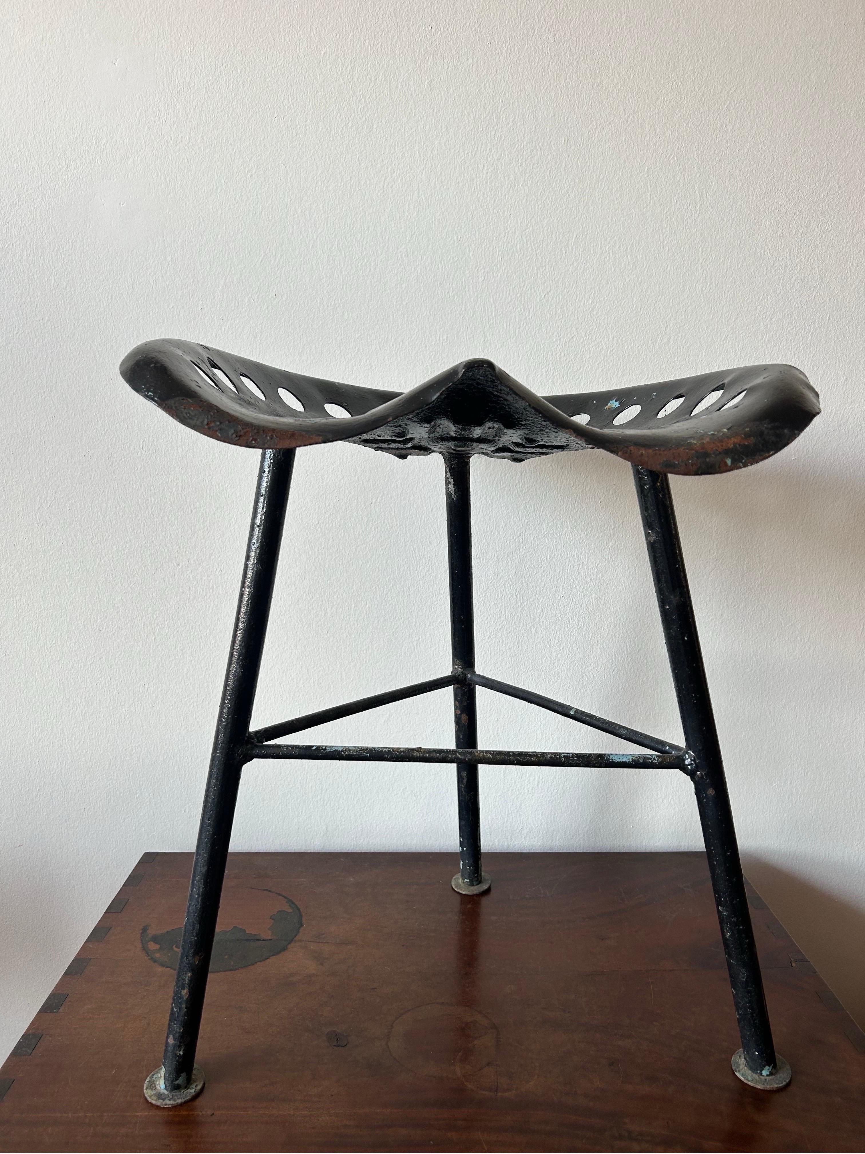Rare Prototype of a Mogens Lassen tractor seat stool in black lacquered metal made in Denmark in the 1930’s.
The stool is a prototype of the tractor seat stool that can be seen used in the garden of Mogens Lassens own home, the stool from
Mogens