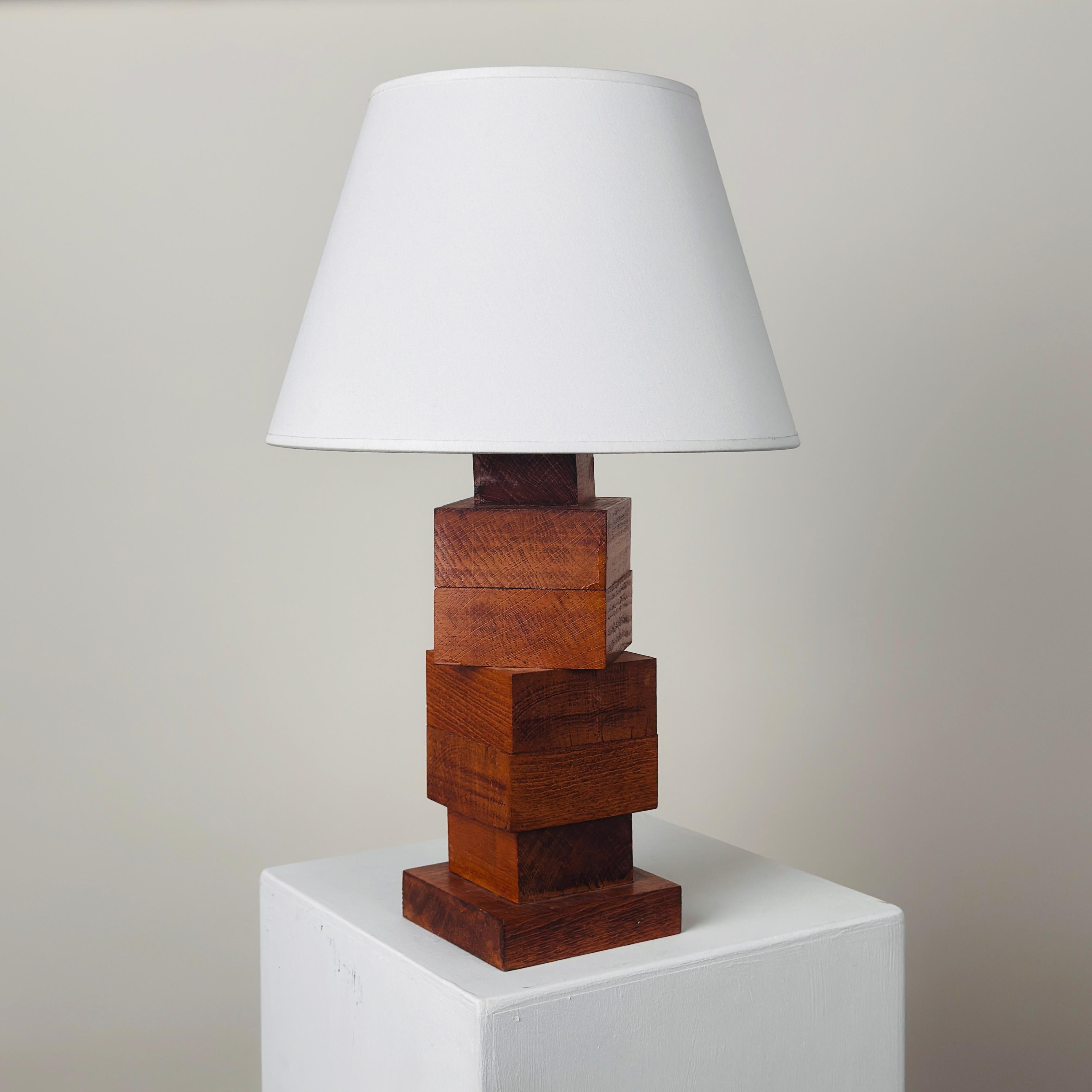 Prototyp einer Holzlampe im Art-Deco-Stil mit verstellbarem Korpus, um 1930.

Guter Zustand

H33cm ohne Lampenschirm. 