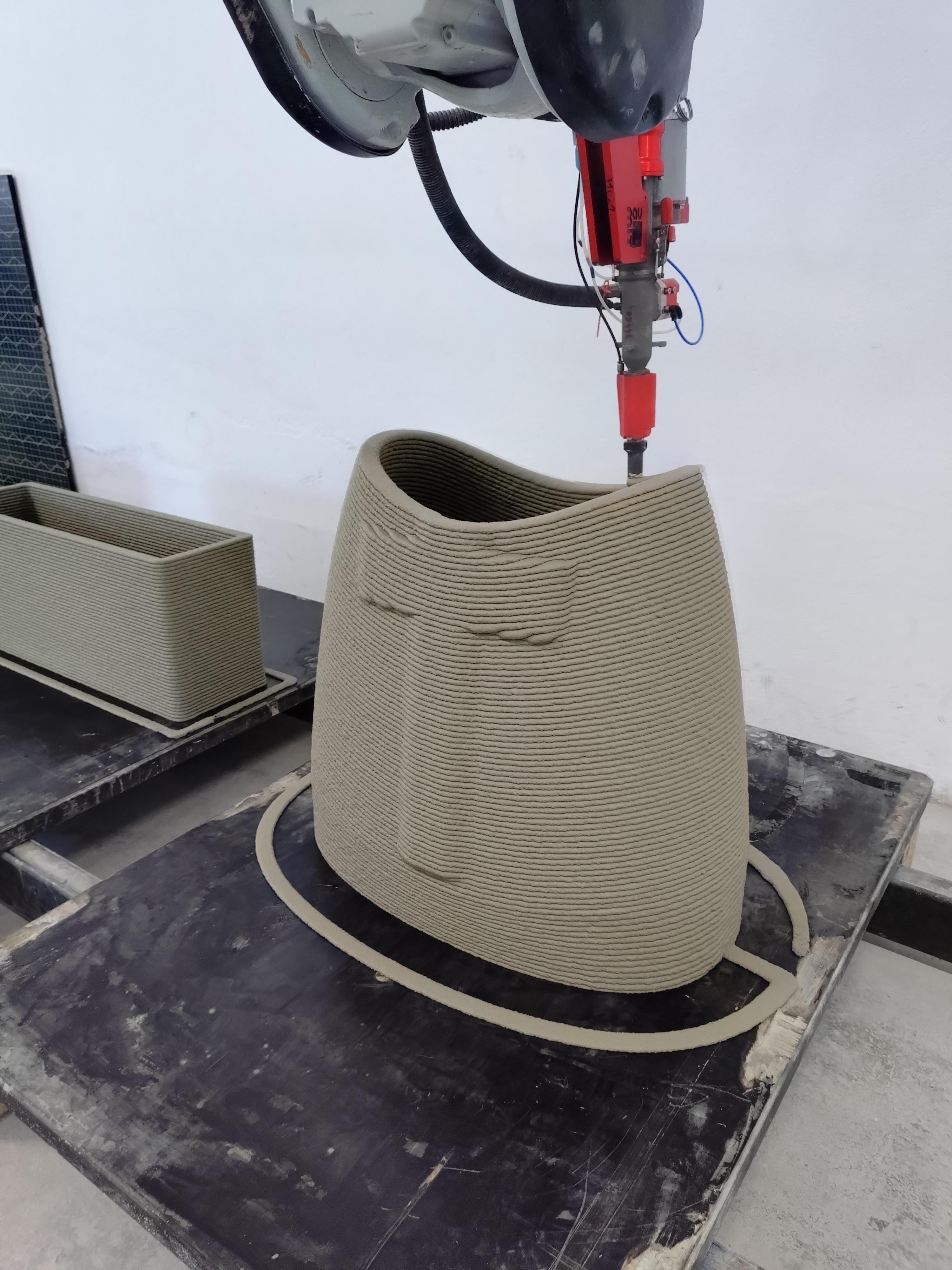 Questo pezzo è il mock-up originale in scala reale di un monumento funebre in cemento stampato in 3D (in tedesco 