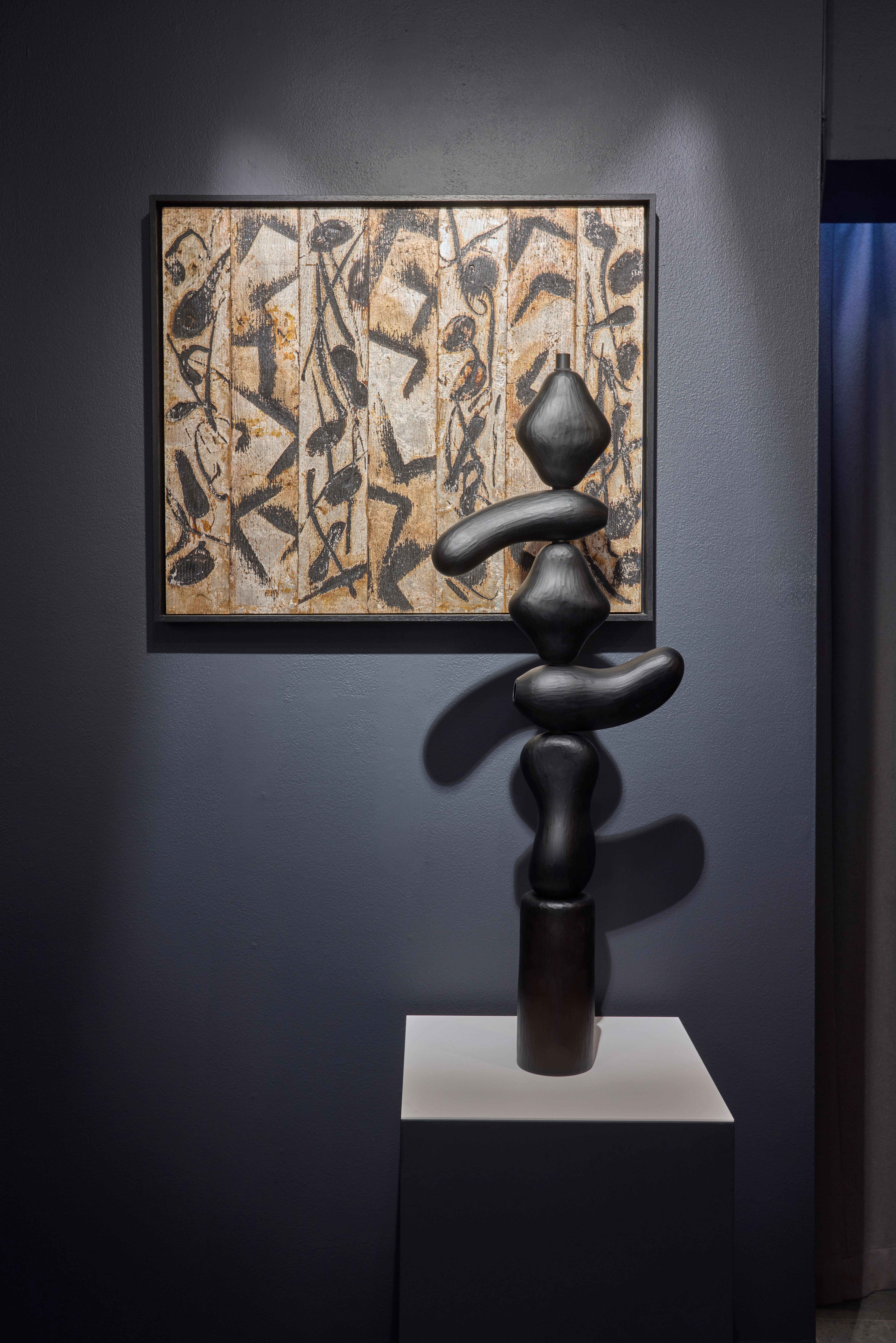 Proud Totem I, una scultura in vetro soffiato nero e marrone di A.A. Moore in vendita 1