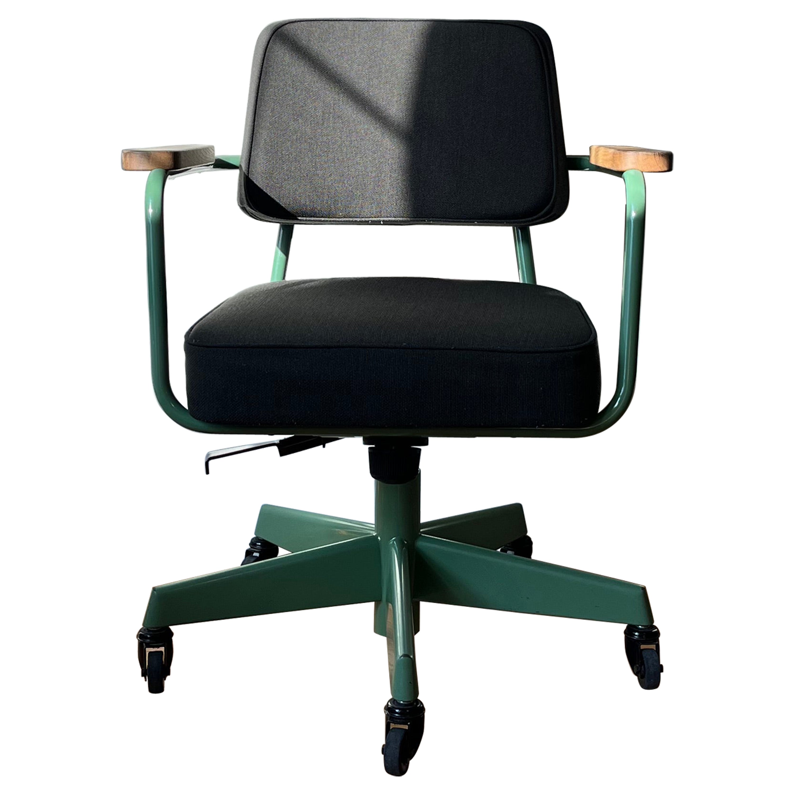 Prouvé RAW Editions Office Fauteuil Direction Pivotant par Jean Prouvé