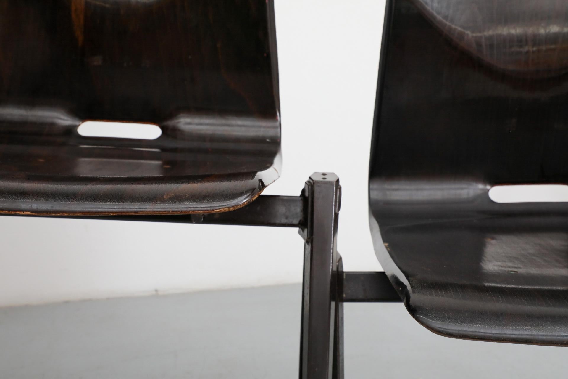 Smaltato Sedie industriali impilabili con gambe a compasso in stile Prouve in tonalità wengé in vendita