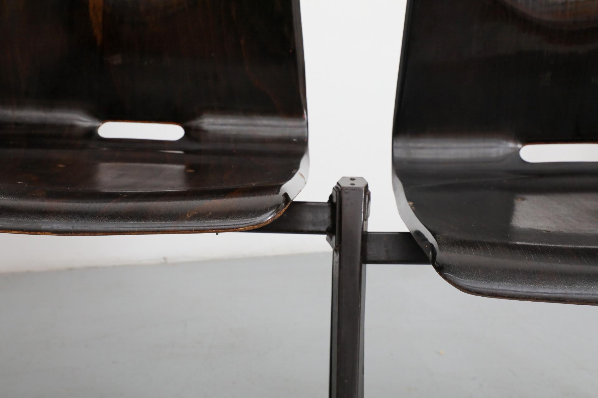 Sedie industriali impilabili con gambe a compasso in stile Prouve in tonalità wengé In condizioni buone in vendita a Los Angeles, CA