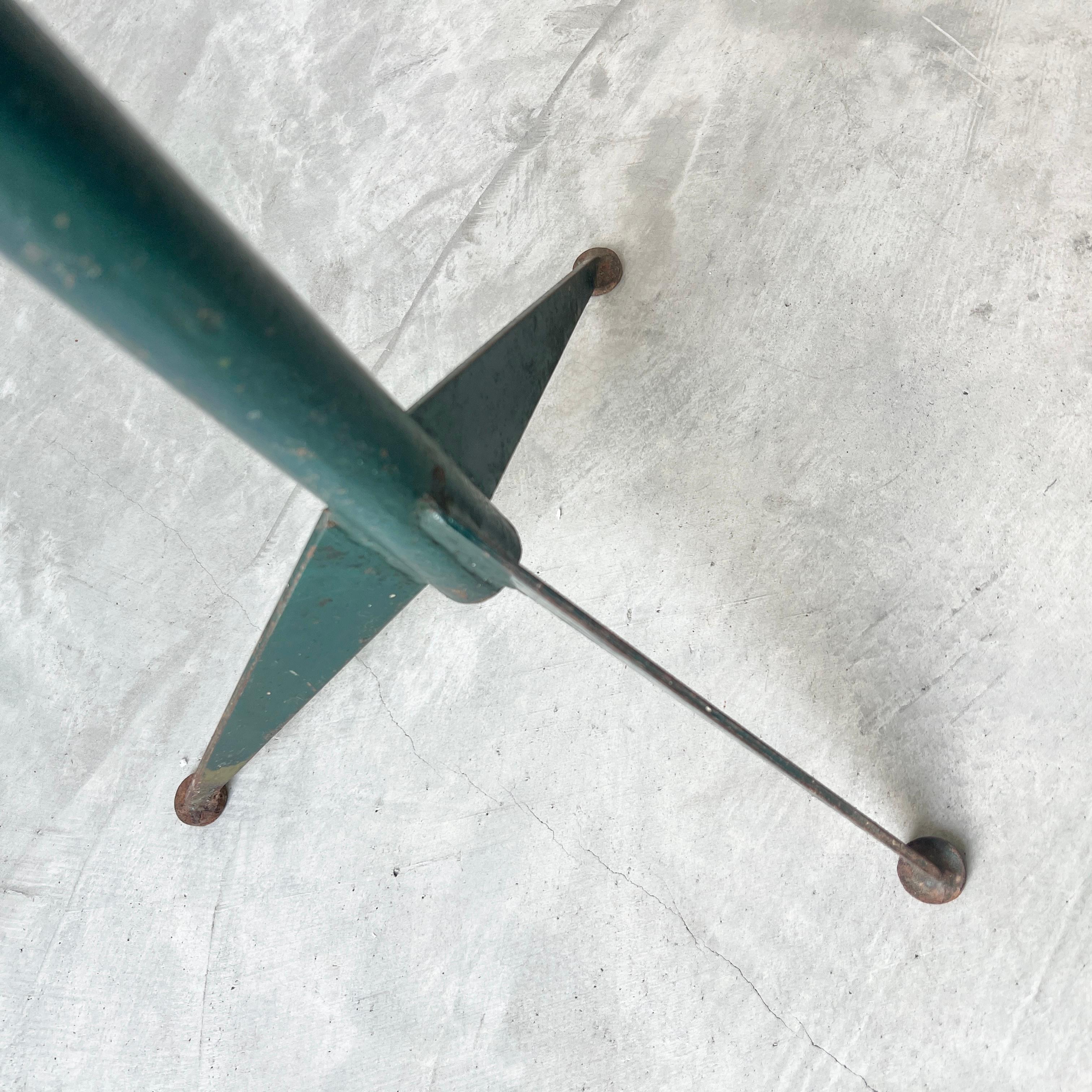 Table d'appoint en bois et métal de style Prouve, 1960 France en vente 1