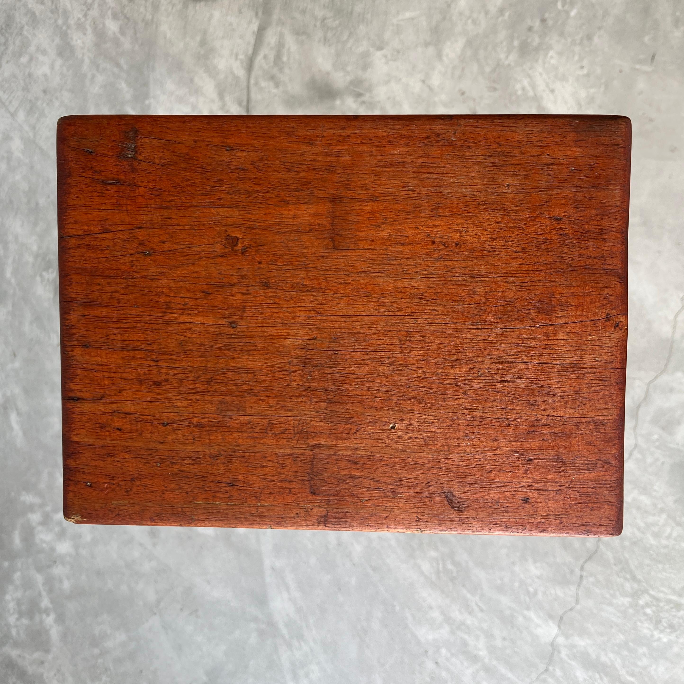 Table d'appoint en bois et métal de style Prouve, 1960 France en vente 2