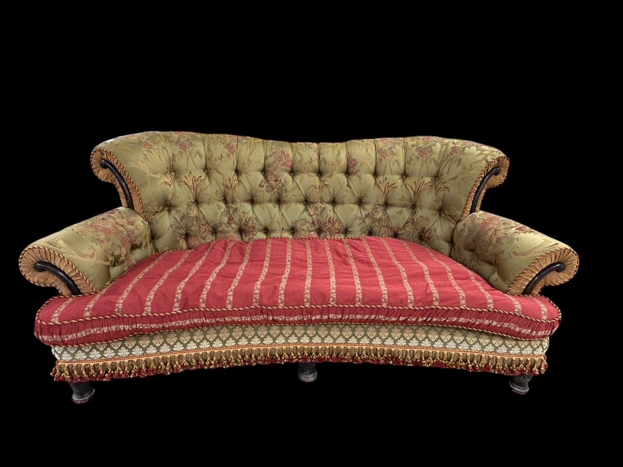 Provasi sofa in the style Napoleon III In Good Condition For Sale In Brooklyn, NY
