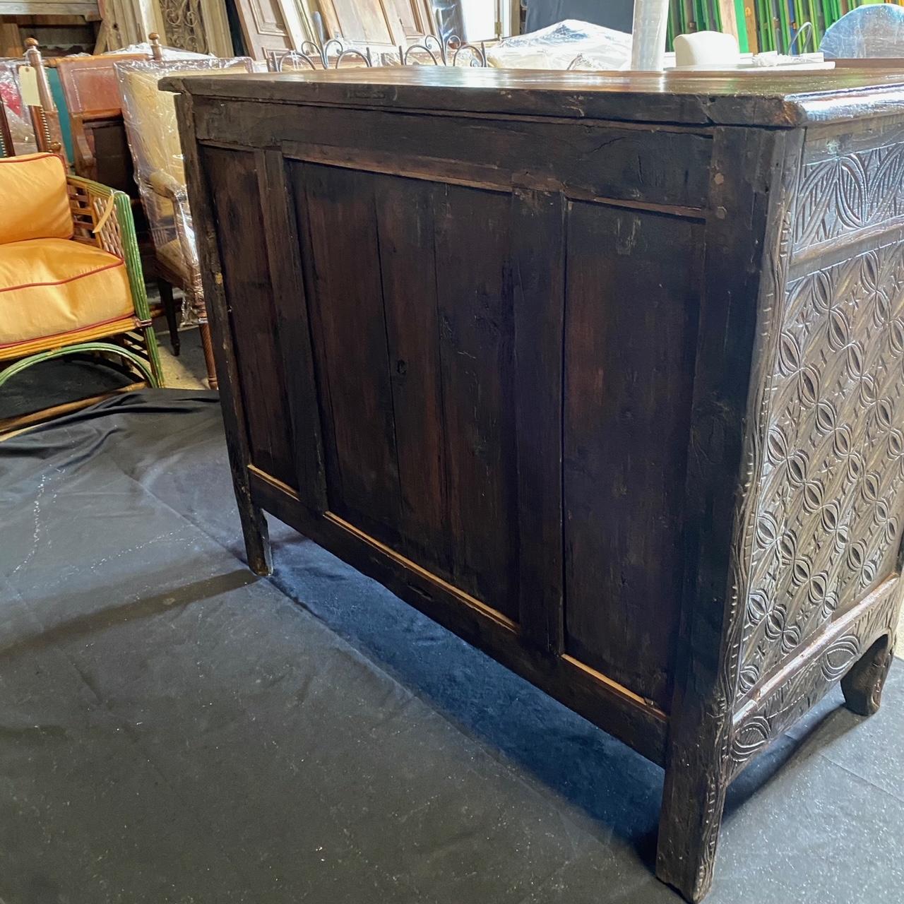 Provencal 18th Century Carved Walnut Buffet Sideboard For Sale 6