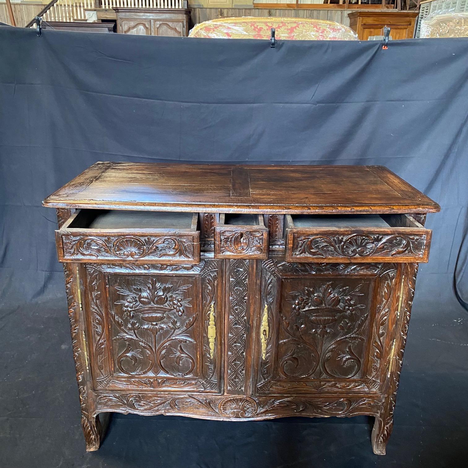 Provencal 18th Century Carved Walnut Buffet Sideboard For Sale 8