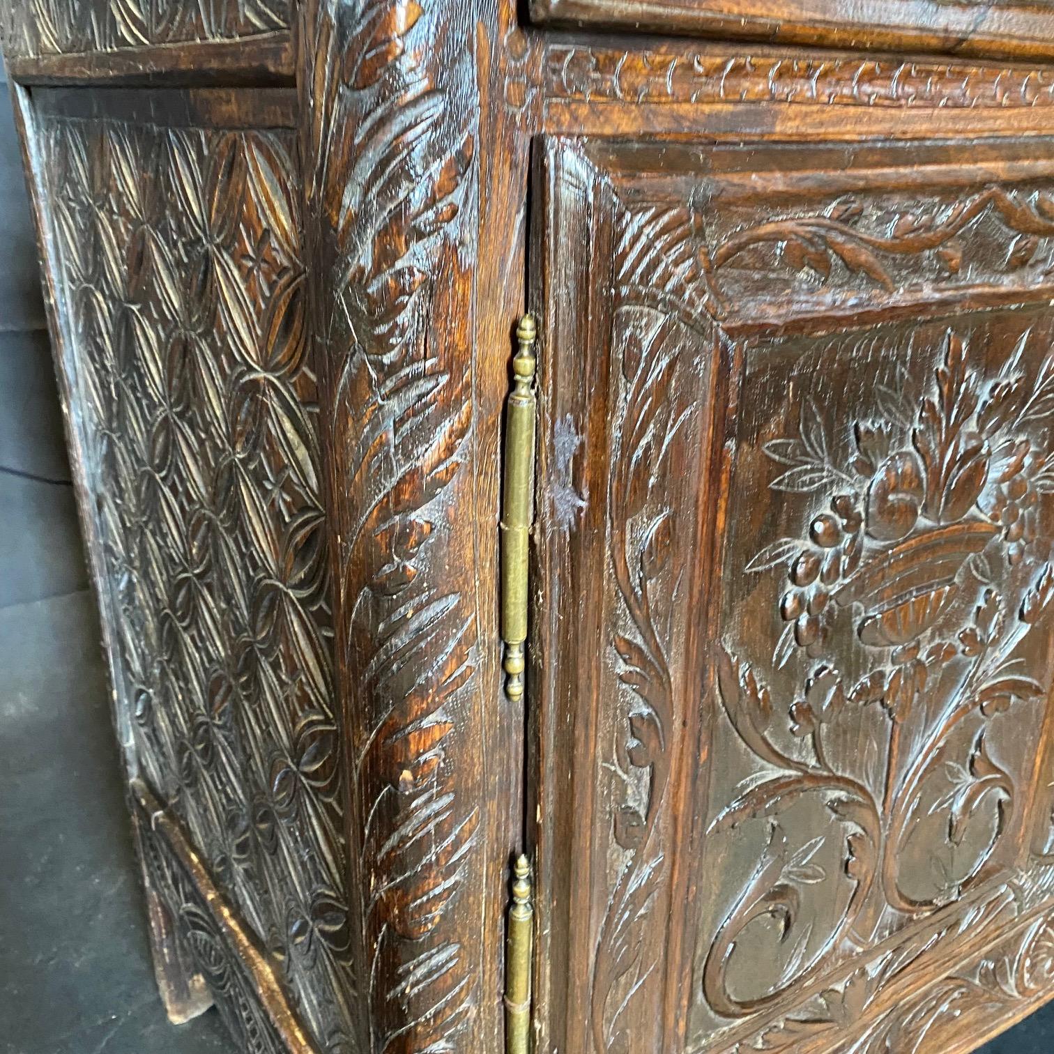 Provencal 18th Century Carved Walnut Buffet Sideboard For Sale 10
