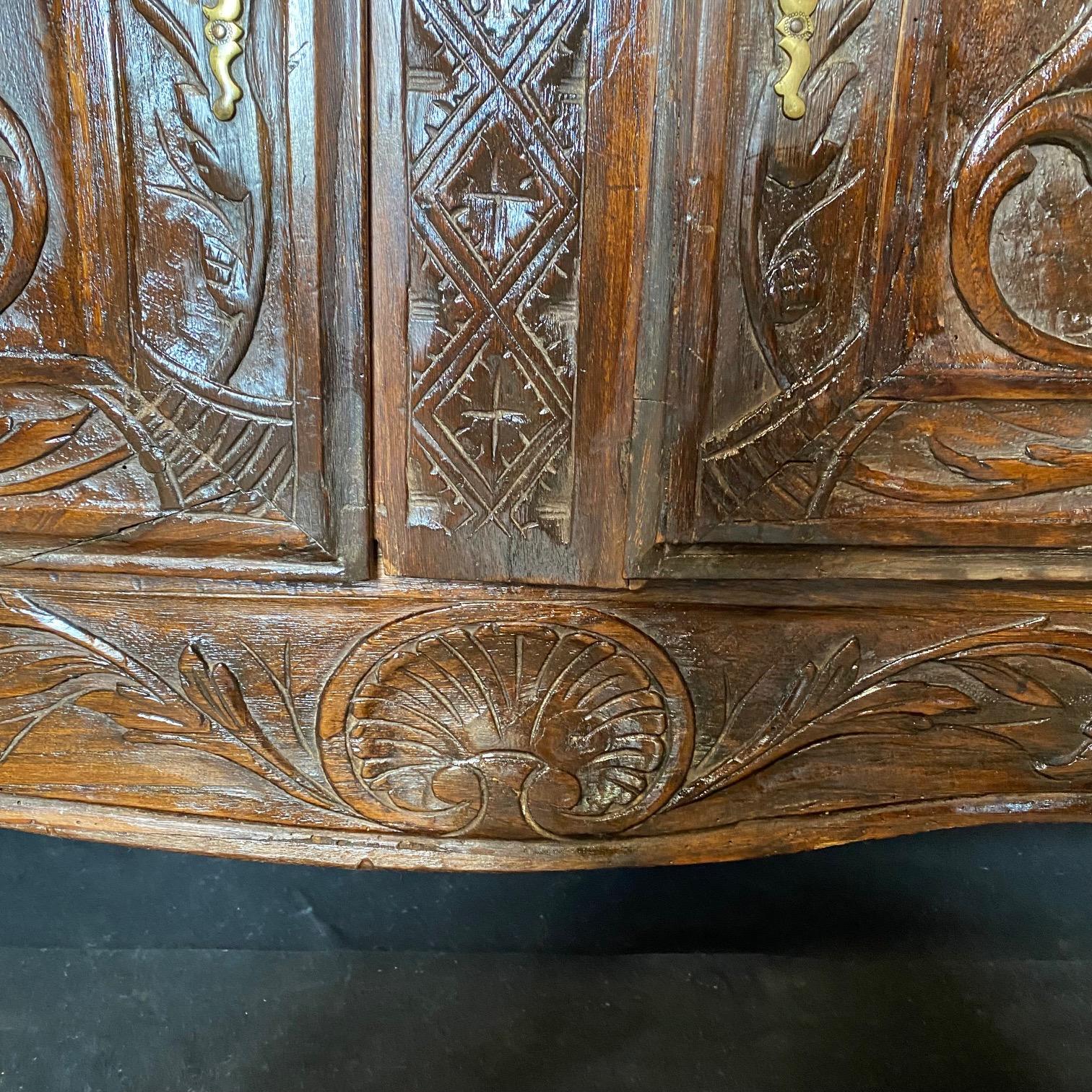 French Provencal 18th Century Carved Walnut Buffet Sideboard For Sale