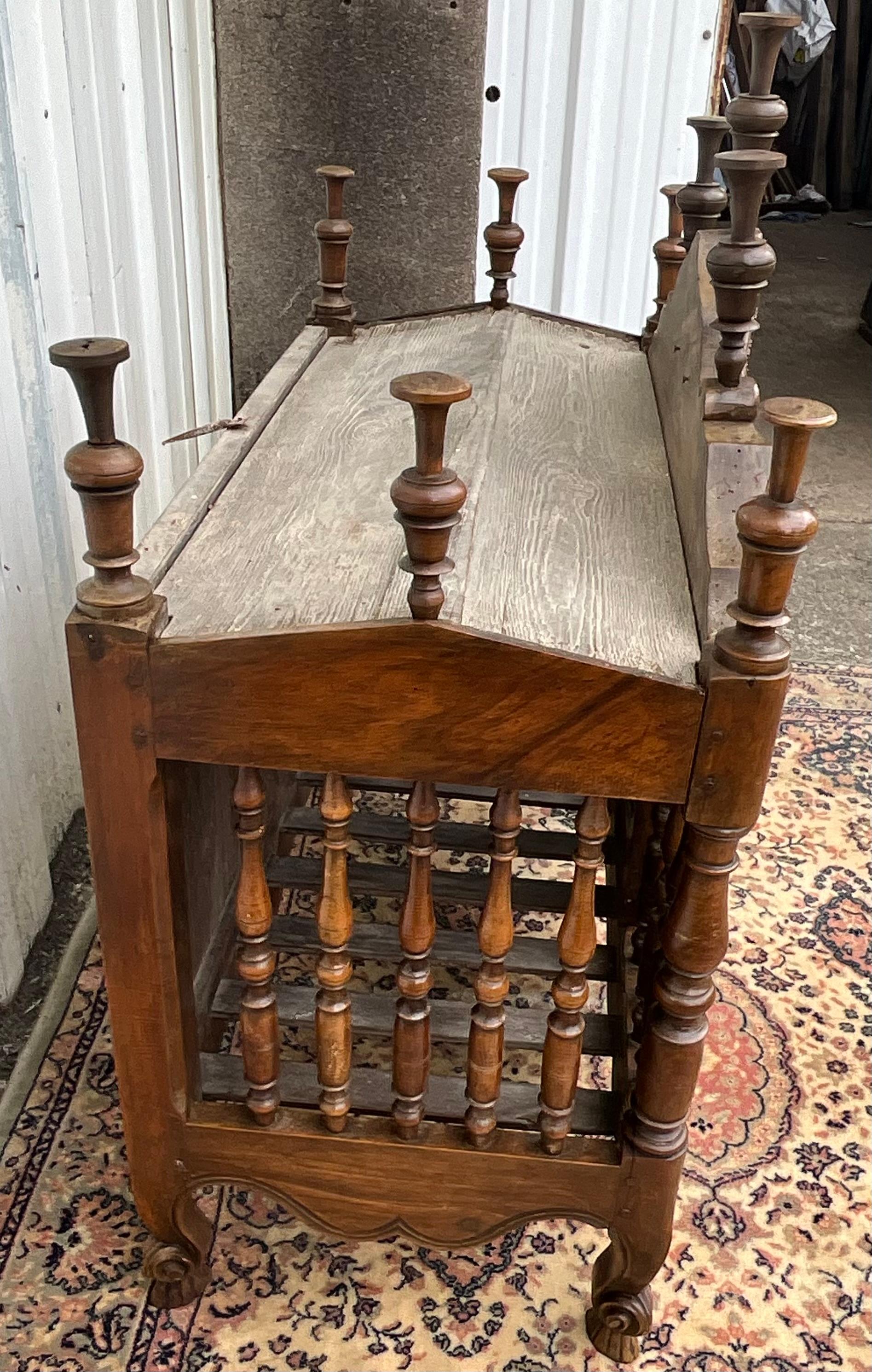 Provencal Bread Box In Solid Walnut, Early 19th Century 8