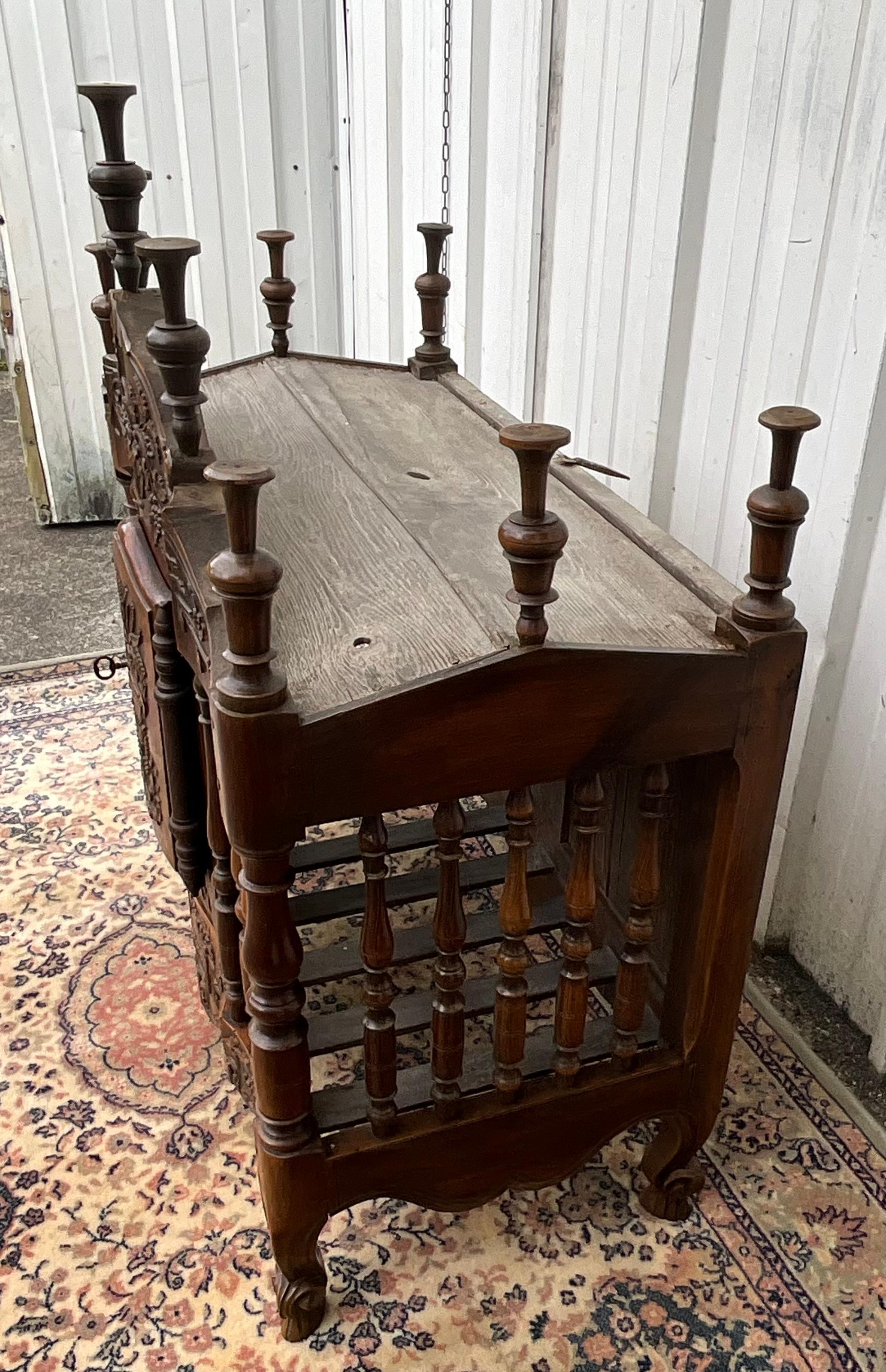 Provencal Bread Box In Solid Walnut, Early 19th Century 9