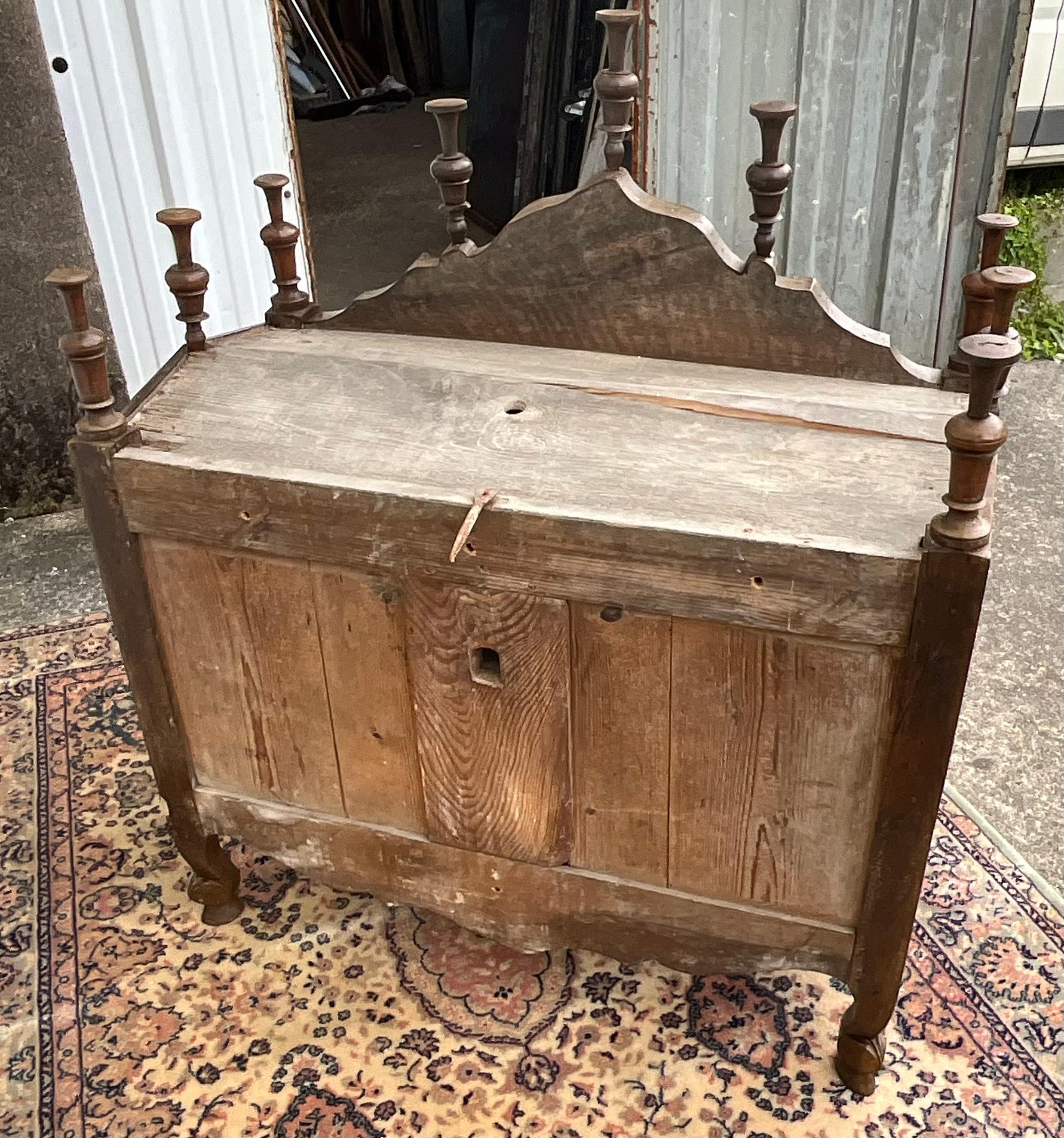 Provencal Bread Box In Solid Walnut, Early 19th Century 12