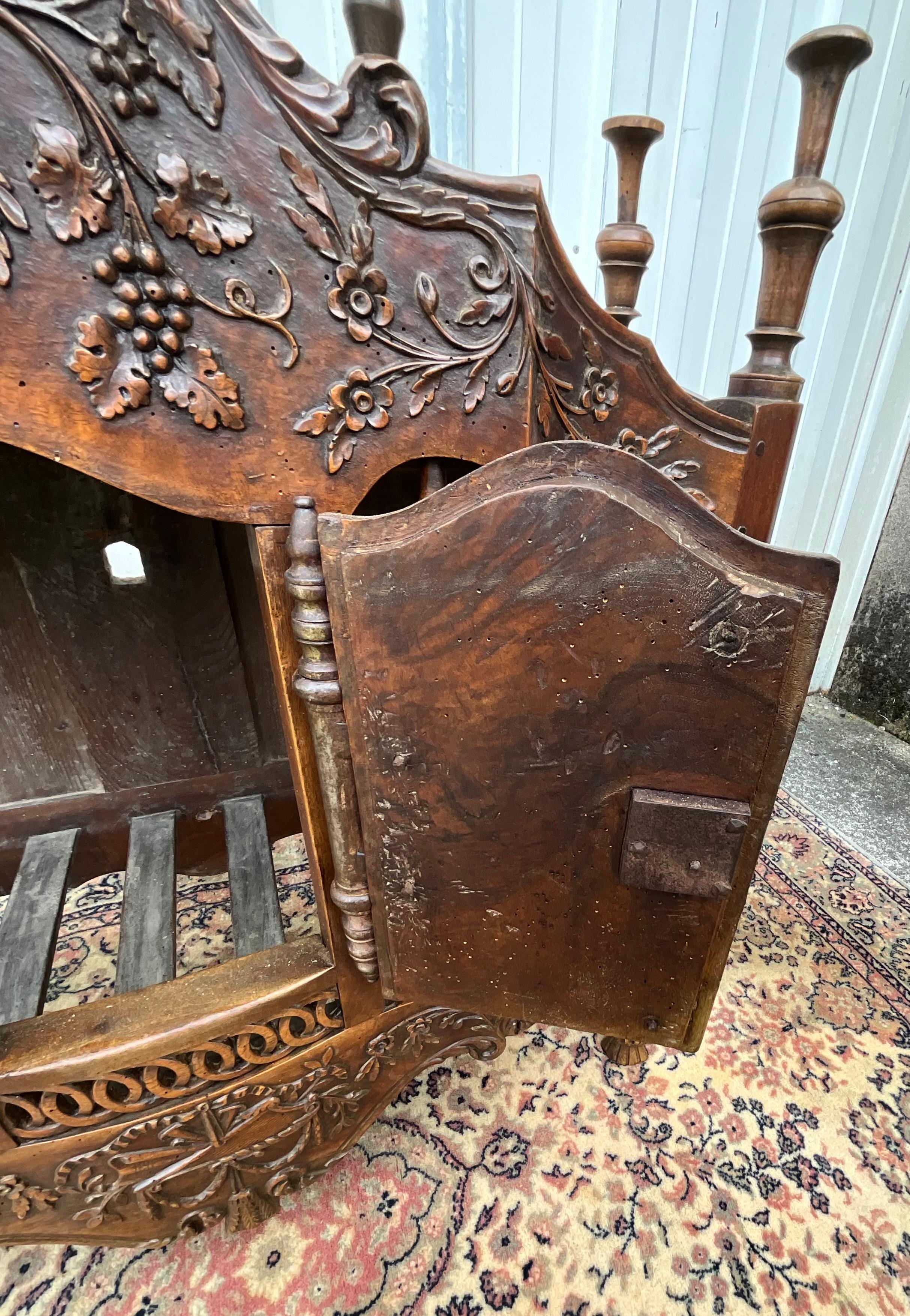 Provencal Bread Box In Solid Walnut, Early 19th Century 14