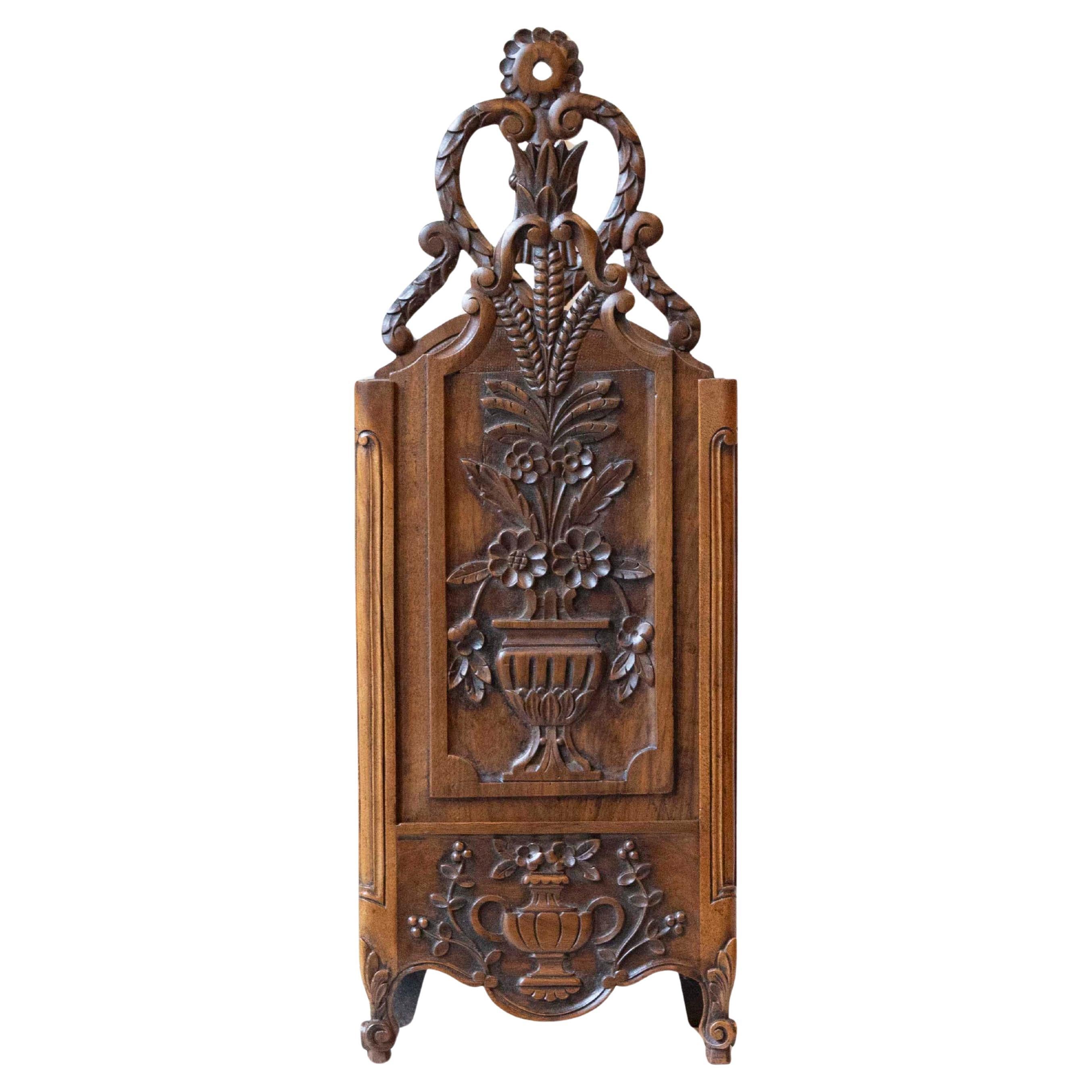 Provençal Fariniero in Carved Walnut, Late 18th Century