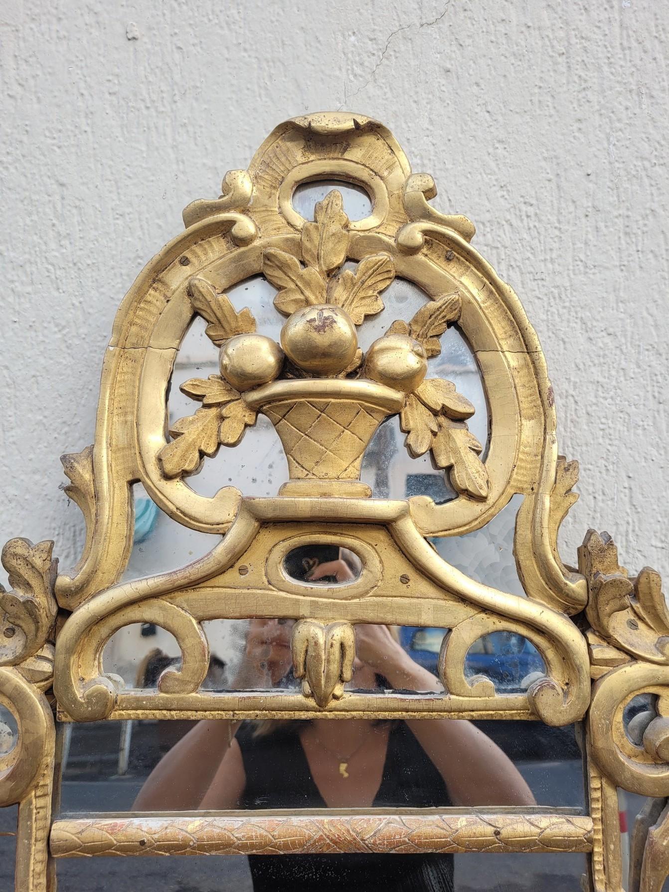 Provenzalischer Spiegel in Goldholz, Beaucaire, Ende 18. Jahrhundert (Louis XVI.) im Angebot