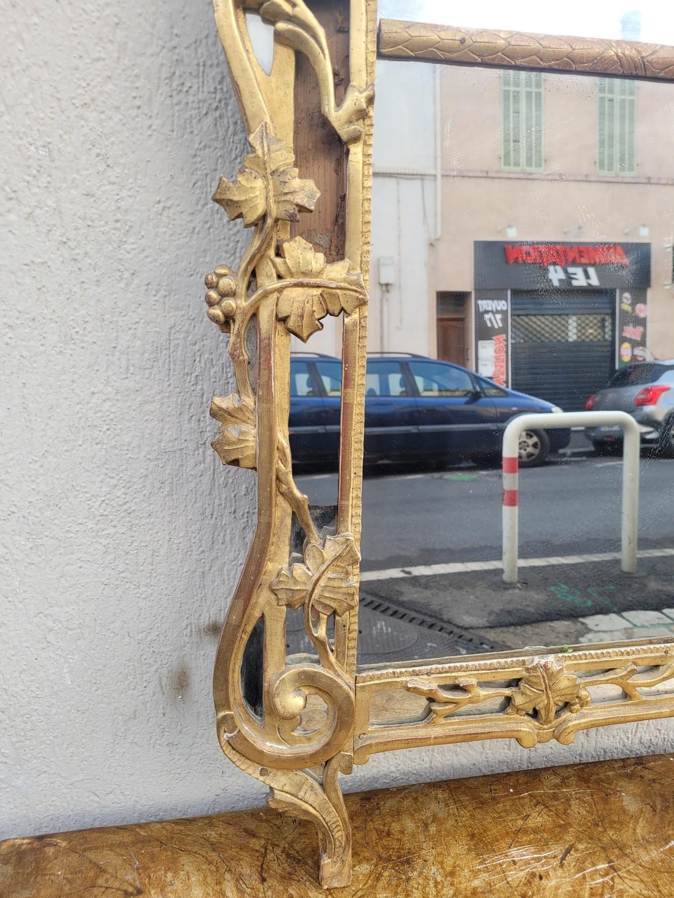 Provenzalischer Spiegel in Goldholz, Beaucaire, Ende 18. Jahrhundert im Zustand „Gut“ im Angebot in MARSEILLE, FR