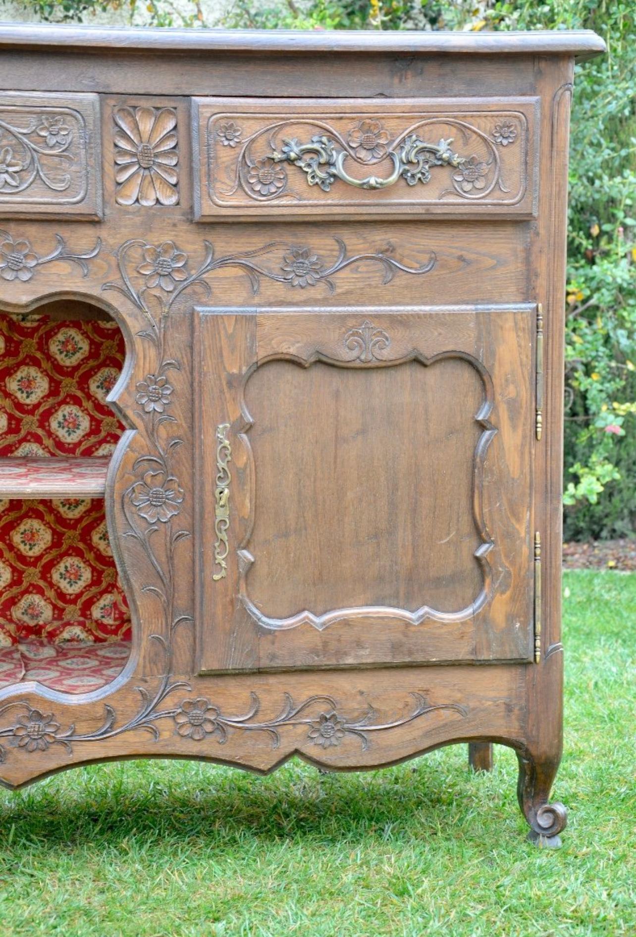 Provencal Oak Cabinet Style Louis XV, 19th Century In Good Condition For Sale In Beaune, FR
