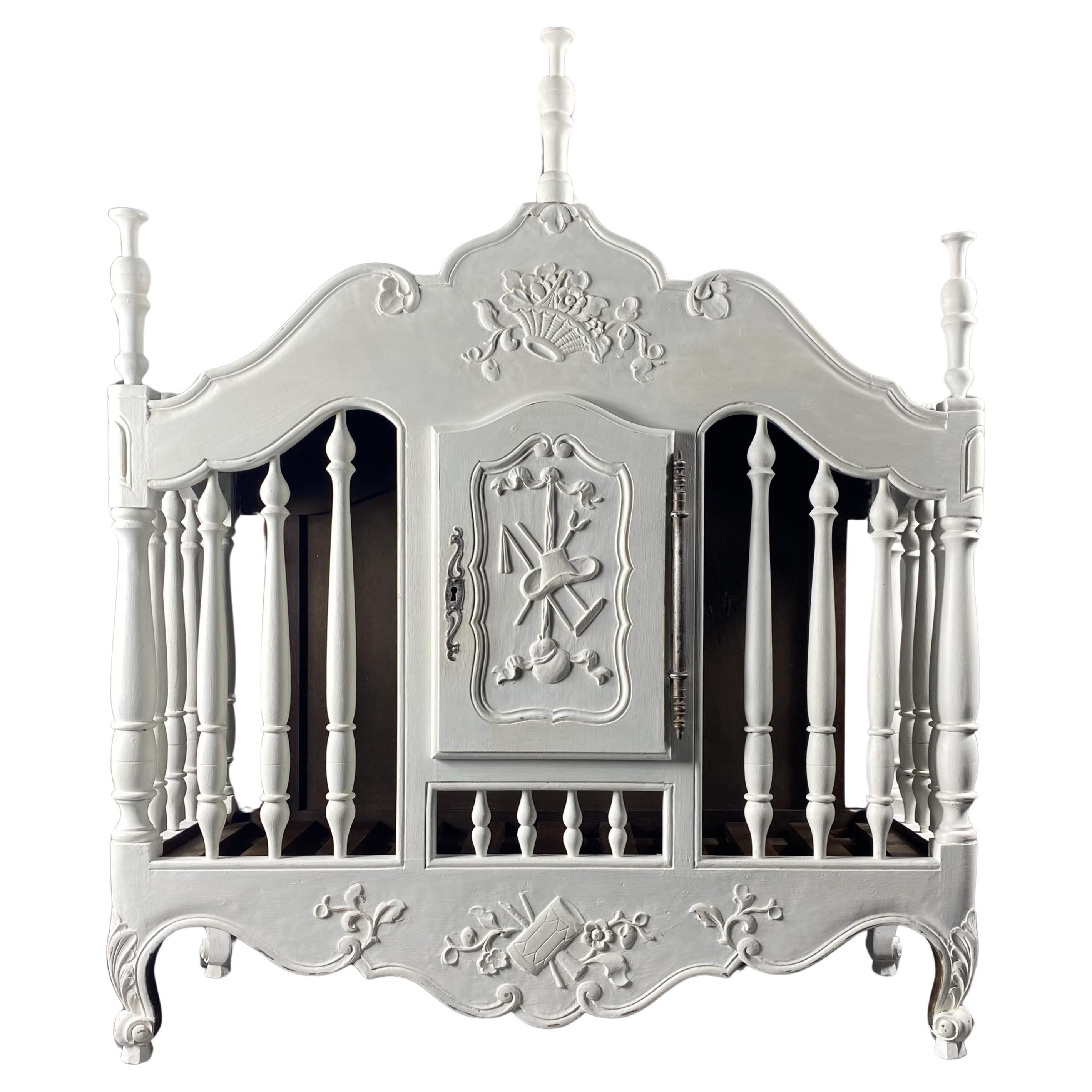 Provencal panetière in carved and white lacquered walnut For Sale
