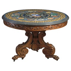 Mesa central de nogal provenzal y Scagliola