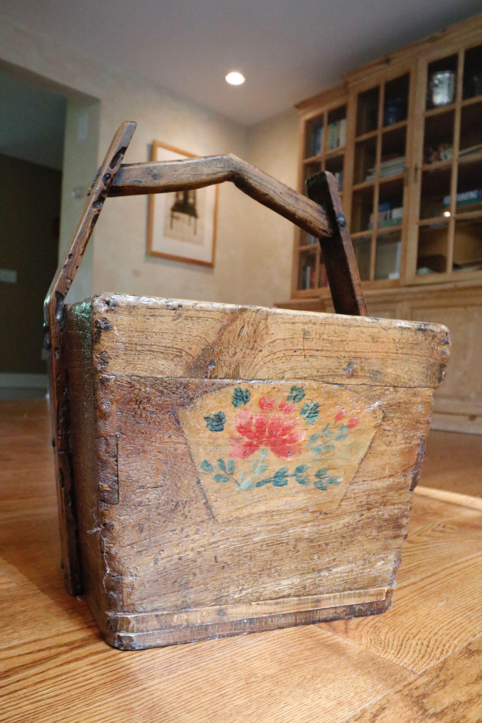 Provence Alpes Cote d'Azur Hand Made Petite Verrier Reclaimed Wood Carriers Box In Good Condition In Westport, CT