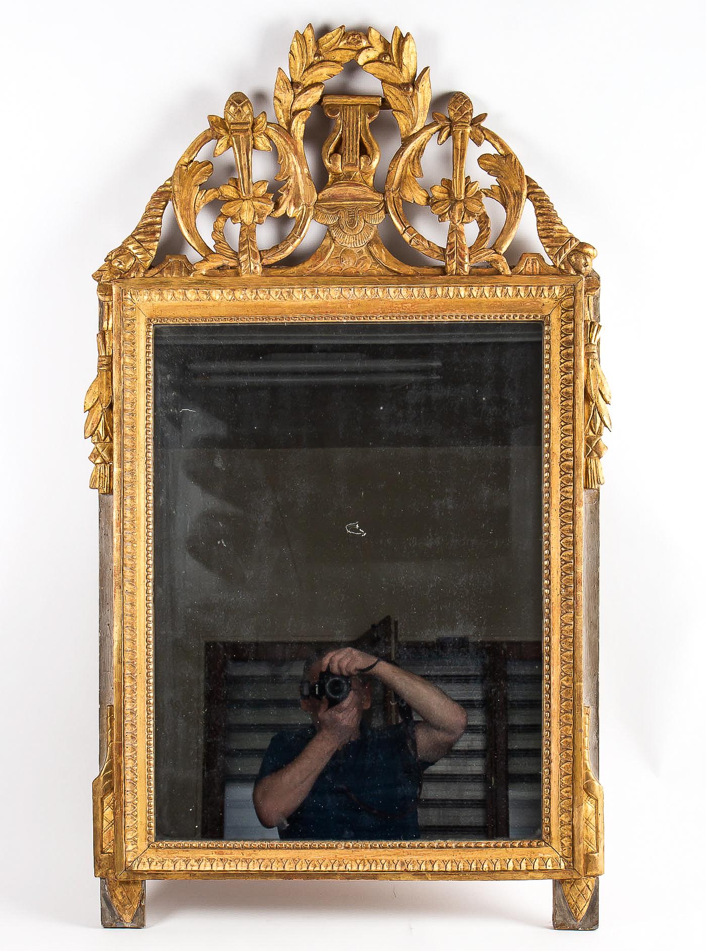 Provence Louis XVI Period gilt and lacquered wood front top mirror, circa 1780

A gorgeous and decorative French hand-carved gilt and lacquered wood front top mirror.
Our mirror presents great hearts and pearls frieze decoration, topped with a