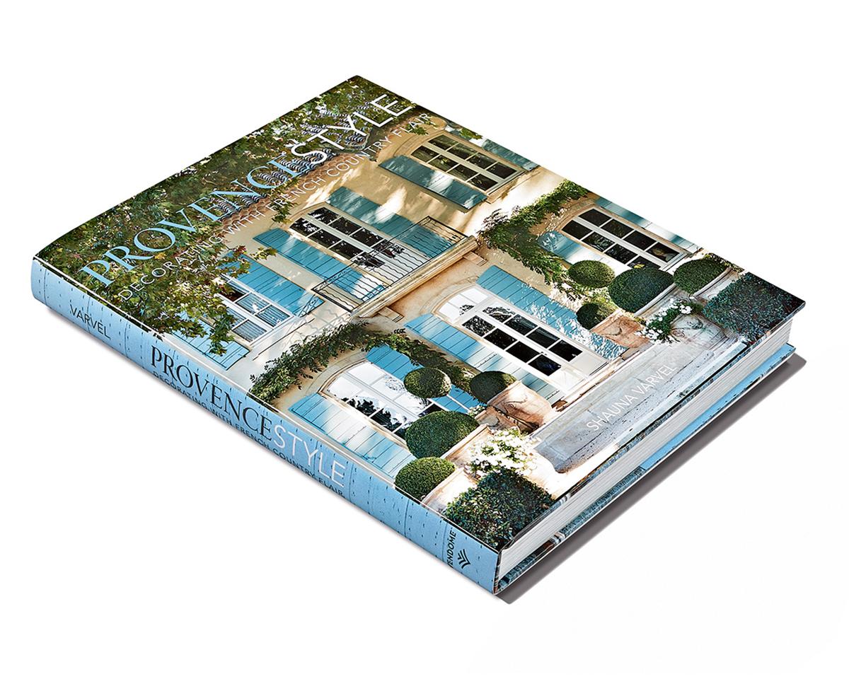 Dekoration im Provence-Stil mit französischem Flair-Buch im Landhausstil von Shauna Varvel im Zustand „Neu“ im Angebot in New York, NY