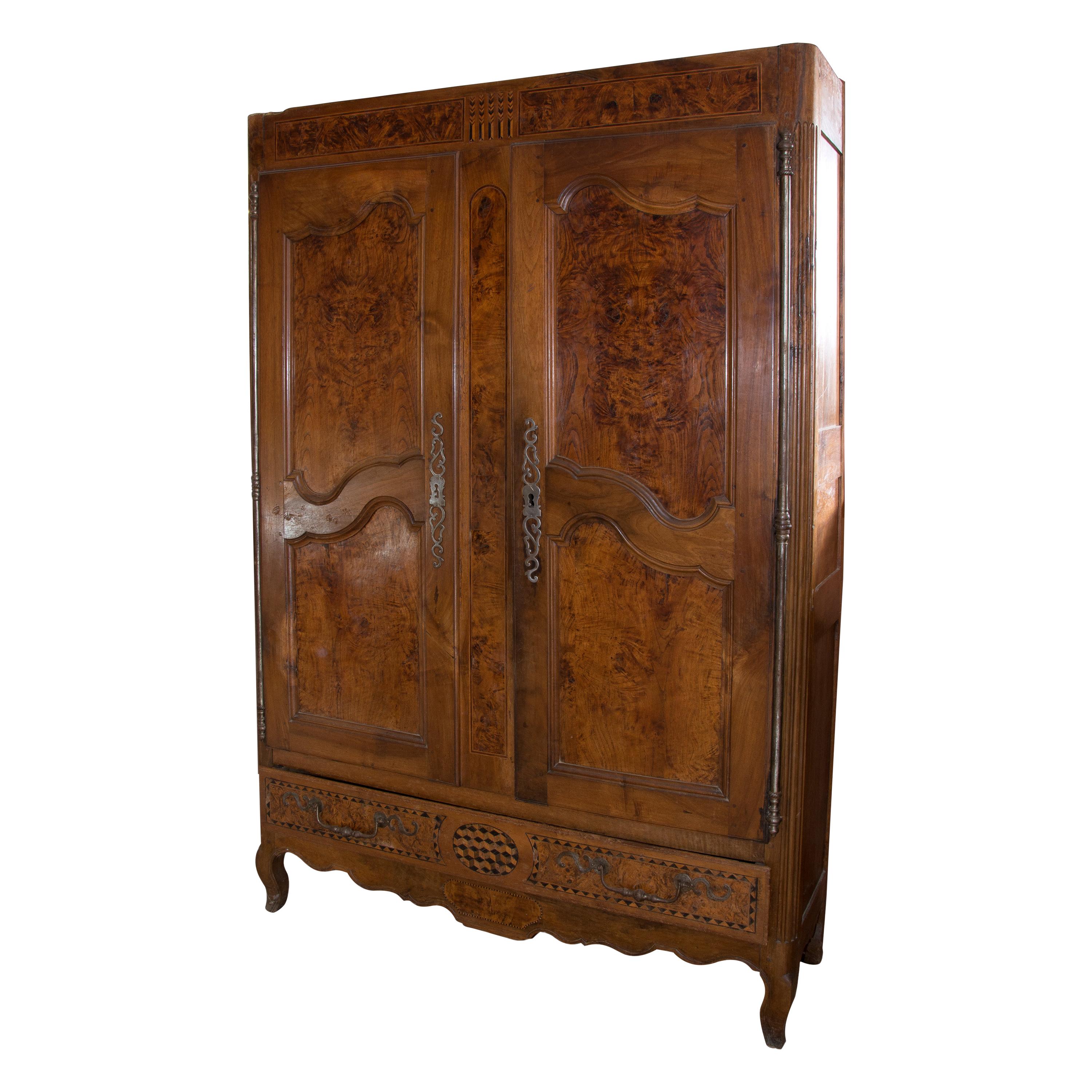 Provenzal Style Cupboard or Wardrobe, Walnut Wood and Root, 18thc. Lacks Moulding