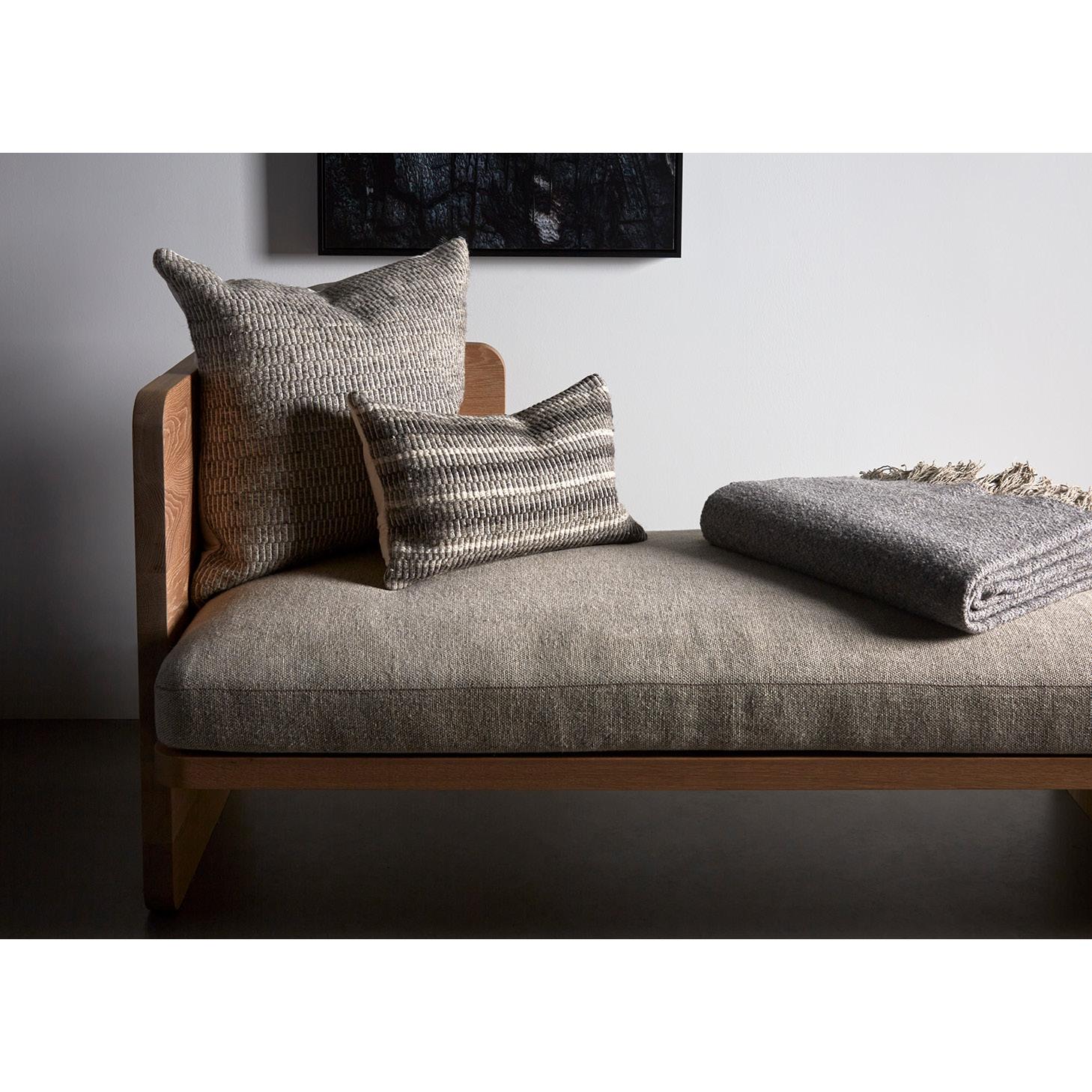 Travail du bois Provident Series - Day Bed in solid Oak and Belgium Linen Upholstery en vente