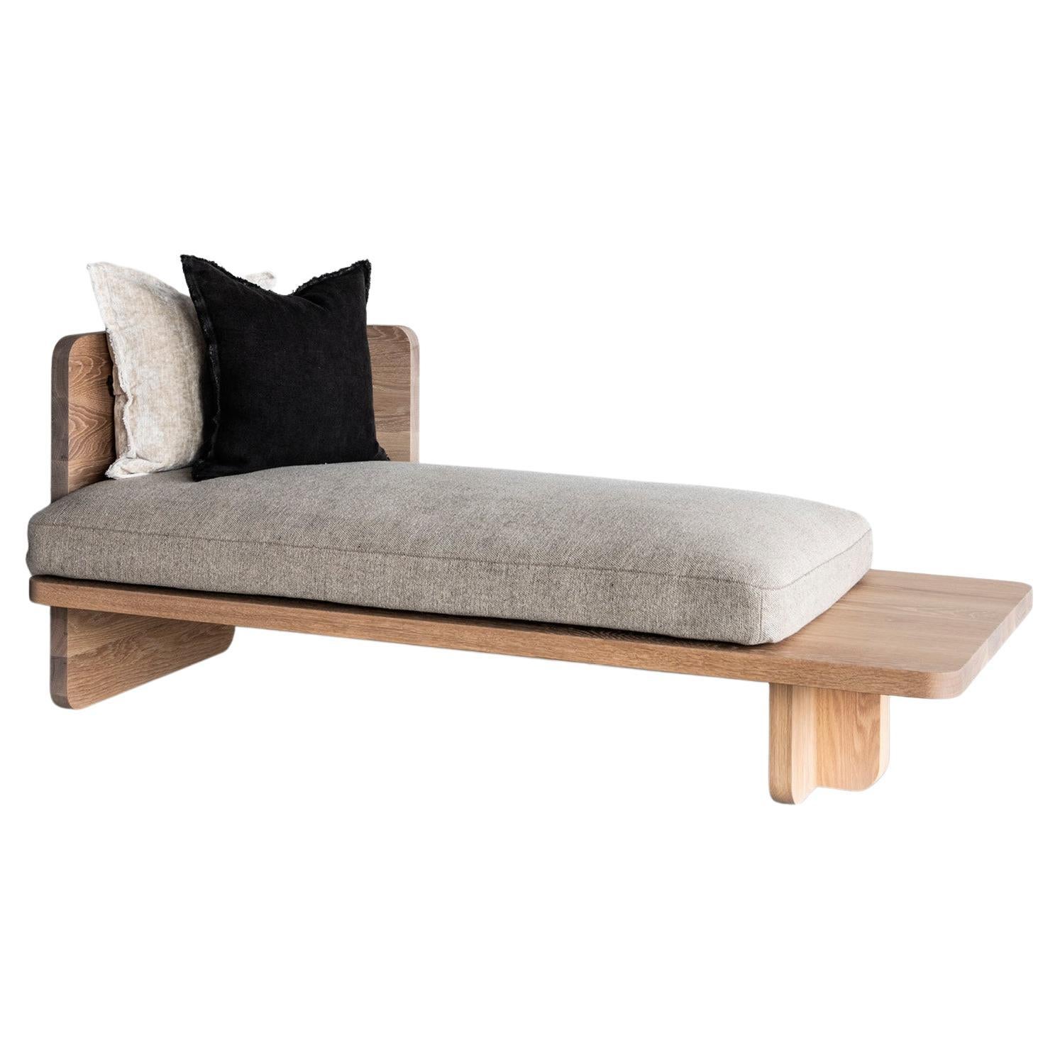 Provident Series - Day Bed in solid Oak and Belgium Linen Upholstery en vente