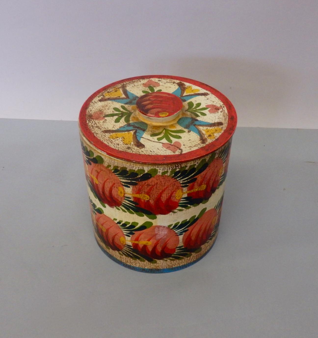 Provincetown Folk Artist Peter Hunt Painted Covered Box In Excellent Condition In Ferndale, MI