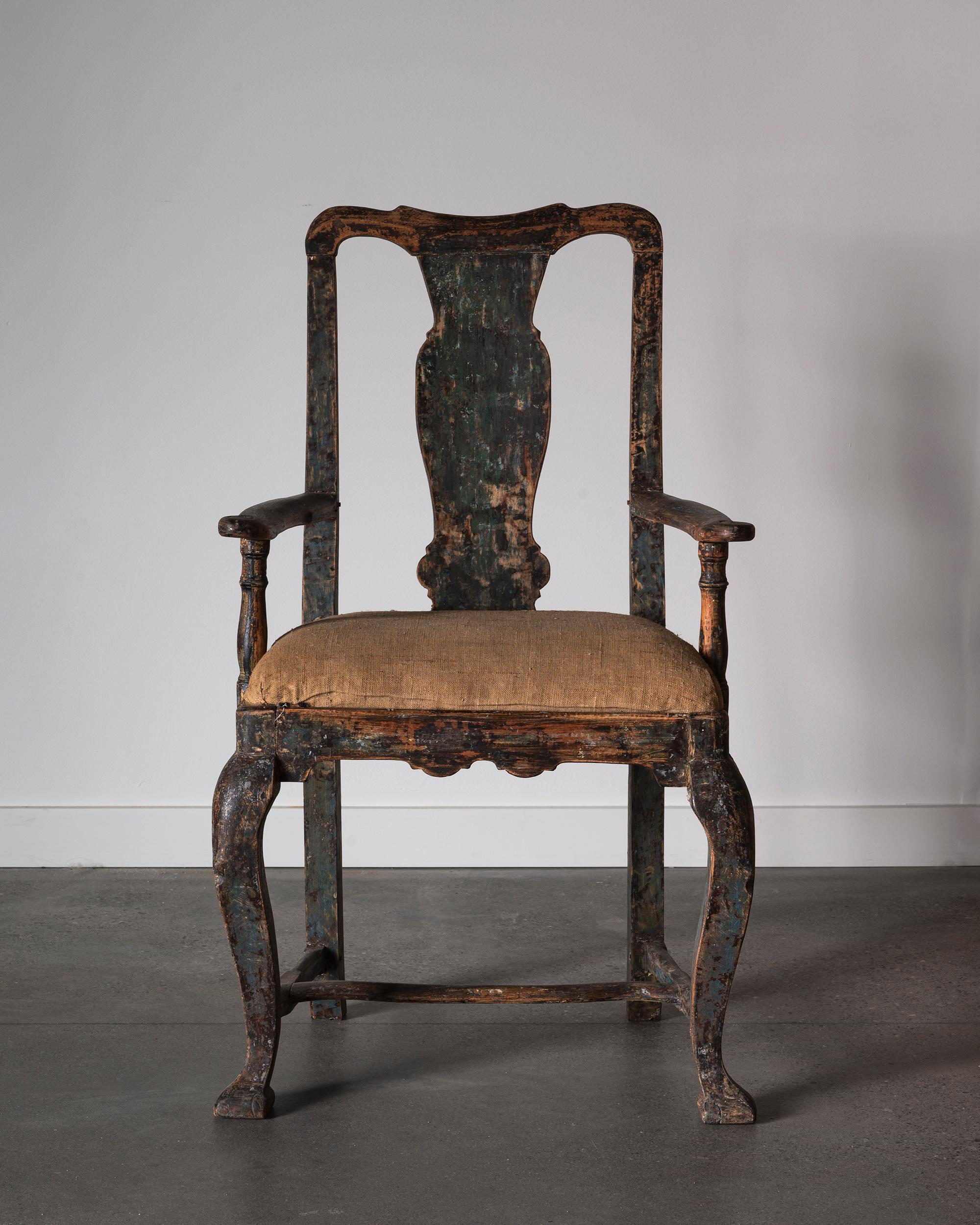 Bon fauteuil baroque suédois provincial du 18ème siècle dans sa finition d'origine avec une belle patine. ca 1750 Suède. 