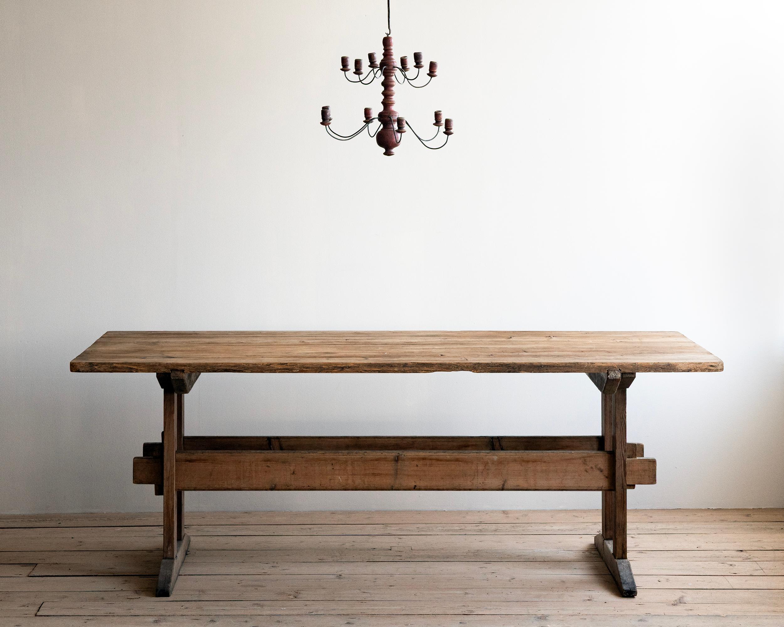 Artisanat Table à tréteaux suédoise provinciale du 19ème siècle en vente