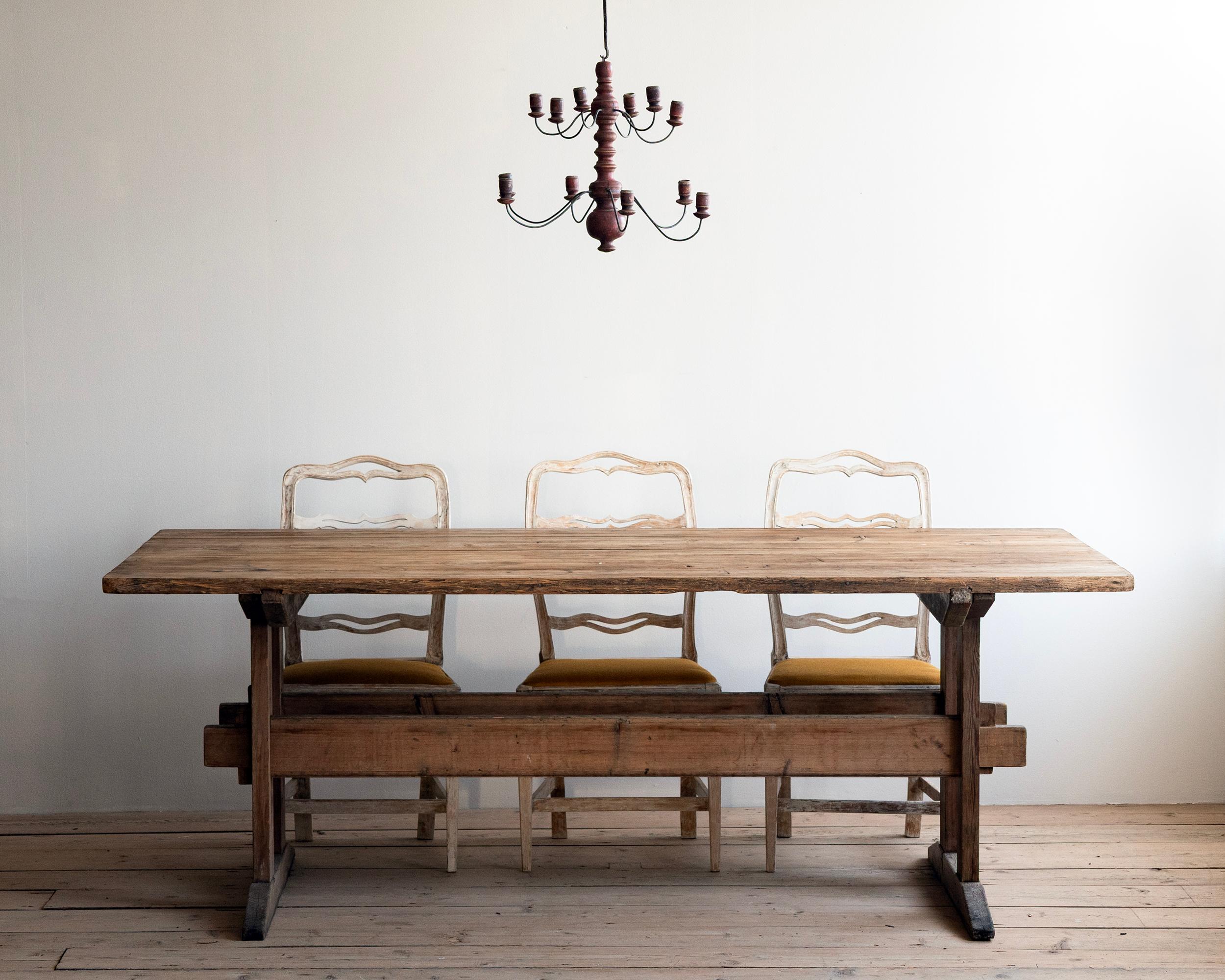Suédois Table à tréteaux suédoise provinciale du 19ème siècle en vente