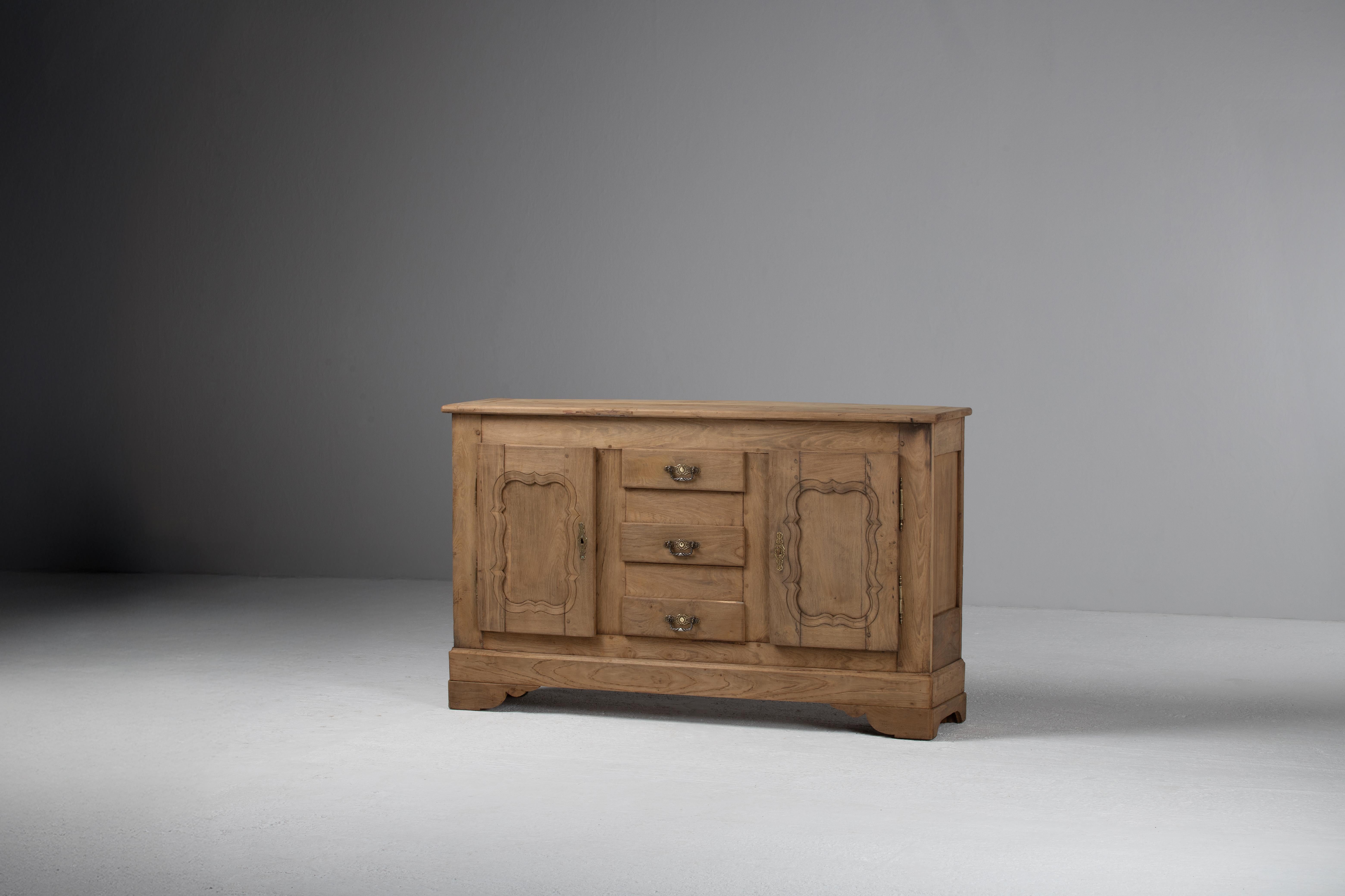 Stile provenzale Buffet provinciale in Oak Oak, Francia, fine XIX secolo in vendita