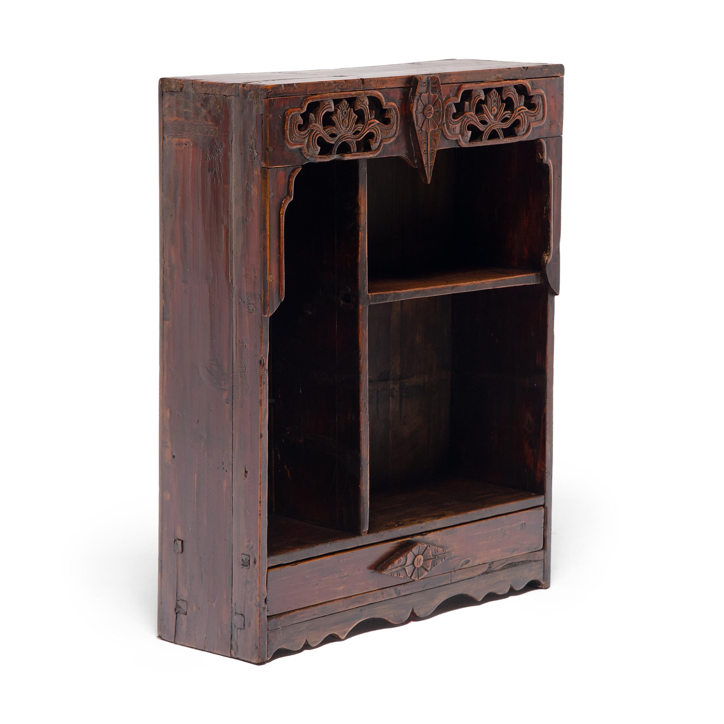 Provincial Chinese Collector's Shelf, c. 1900 In Good Condition For Sale In Chicago, IL