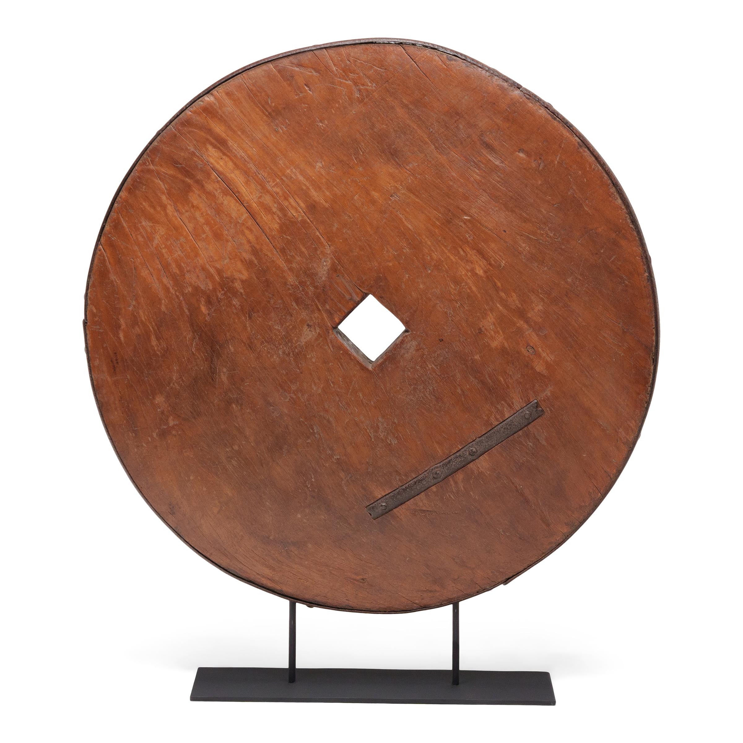 Provincial Chinese Farm Cart Wheel, c. 1850 In Good Condition For Sale In Chicago, IL