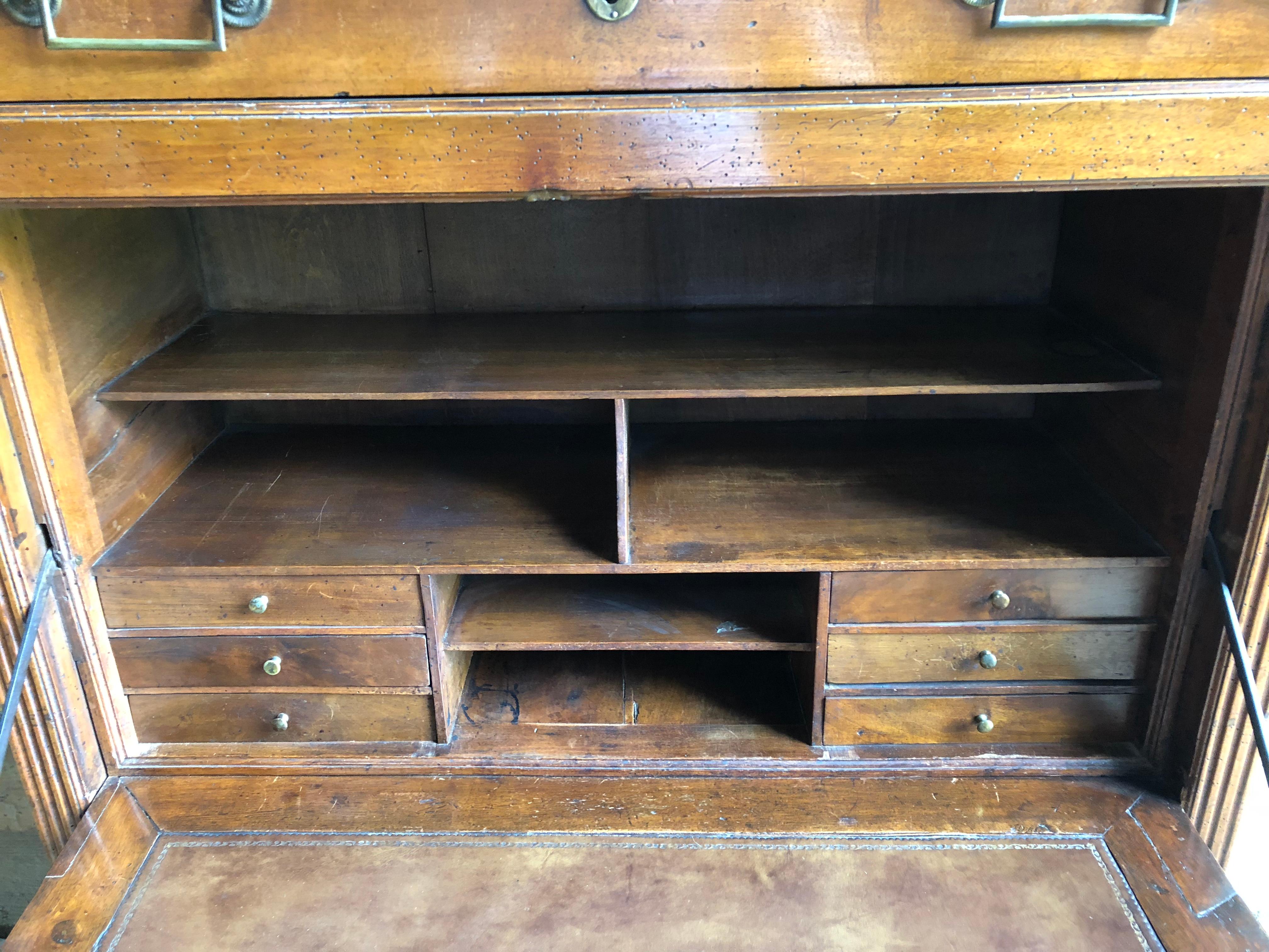 Provincial French Louis XVI Secretaire Desk, 18th Century In Good Condition In Doylestown, PA