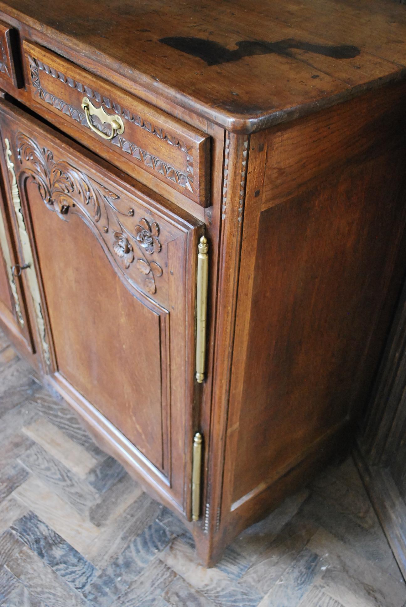 Rustic Provincial French Oak buffet For Sale