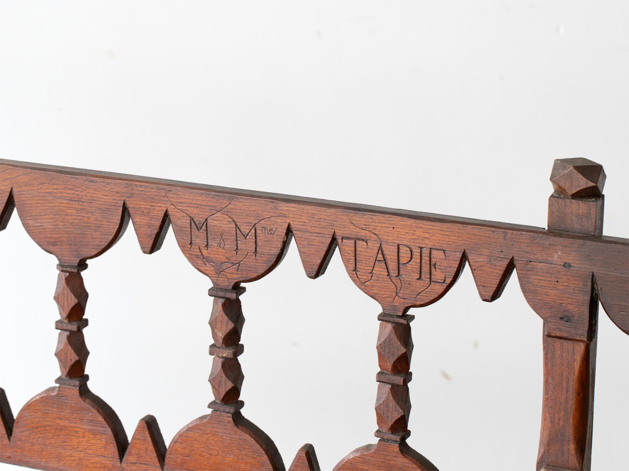 Provincial French Oak Marriage Bench, c. 1830s In Good Condition In Wembley, GB