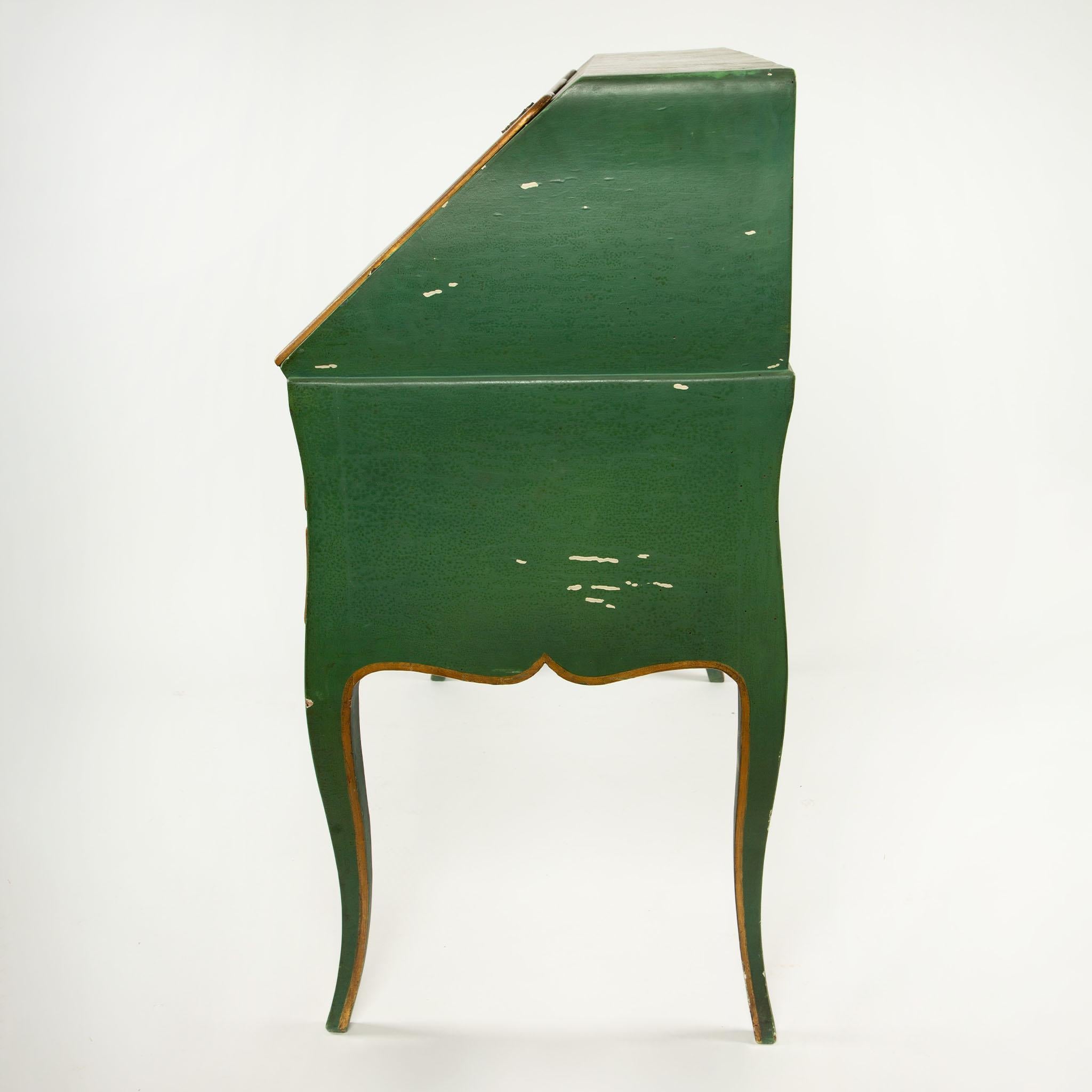 Scrivania provinciale a ribalta dipinta di verde con scomparto segreto In condizioni buone in vendita a New York, NY