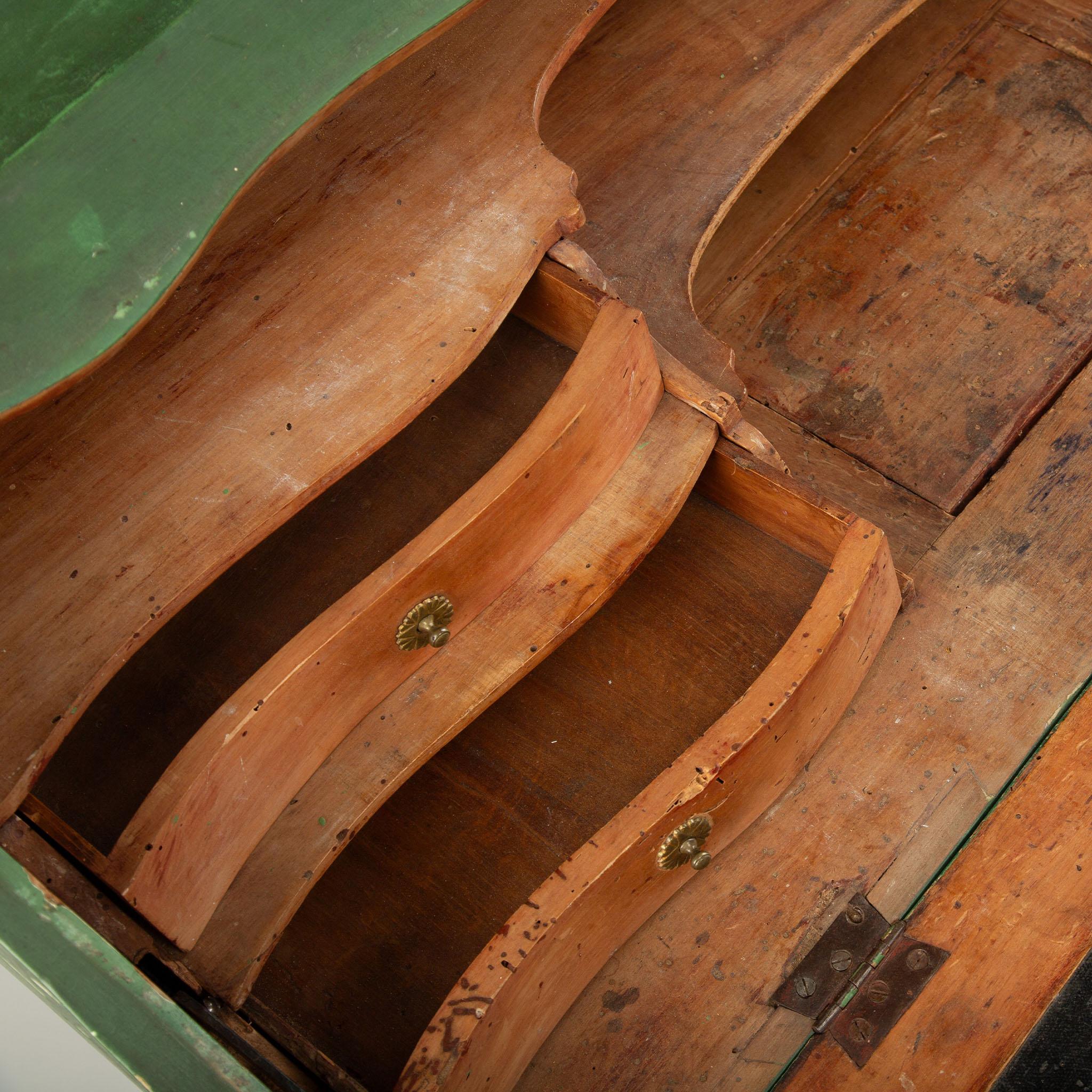 Legno Scrivania provinciale a ribalta dipinta di verde con scomparto segreto in vendita