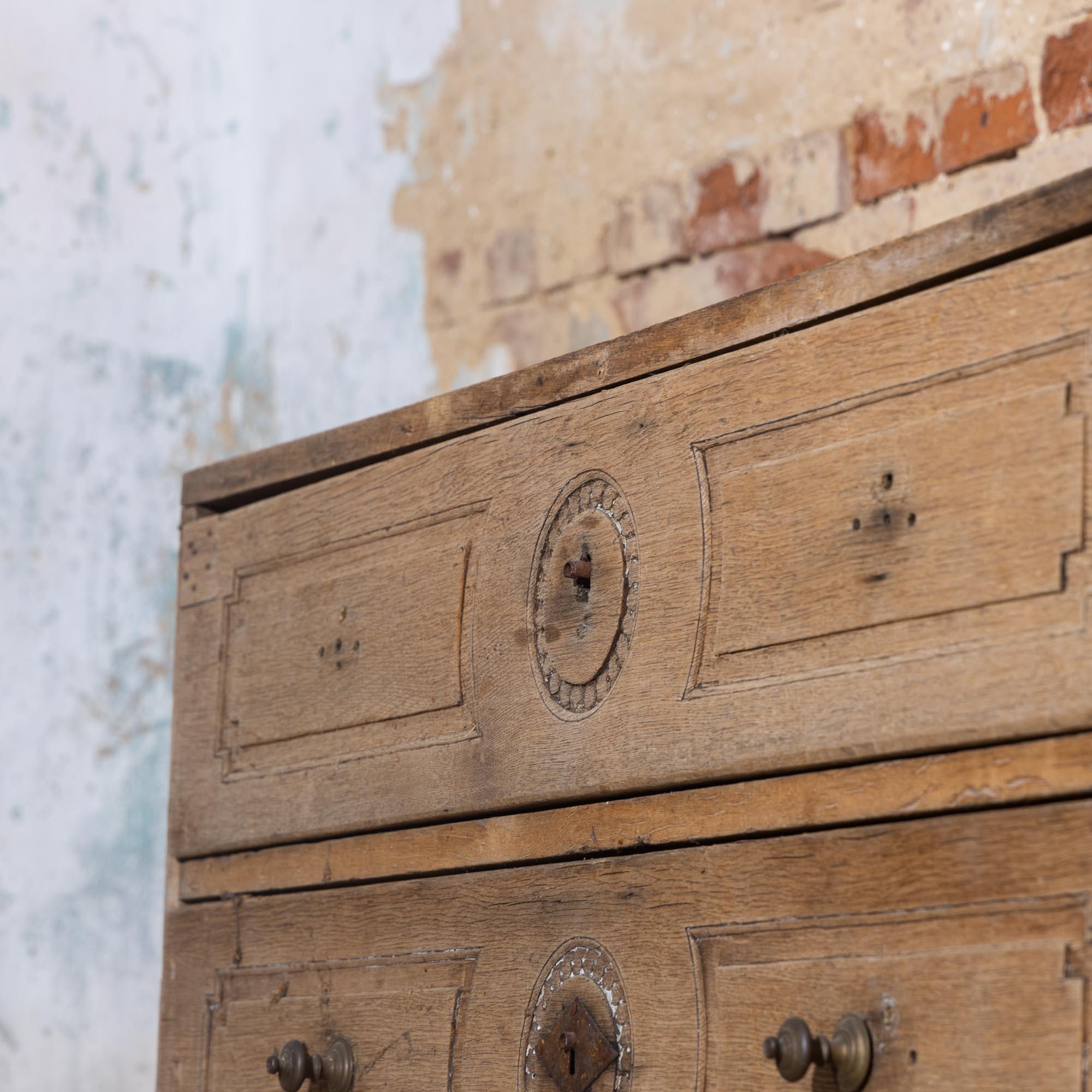 Provincial Louis Seize Chest of Drawers in Oak, Late 18th Century 1