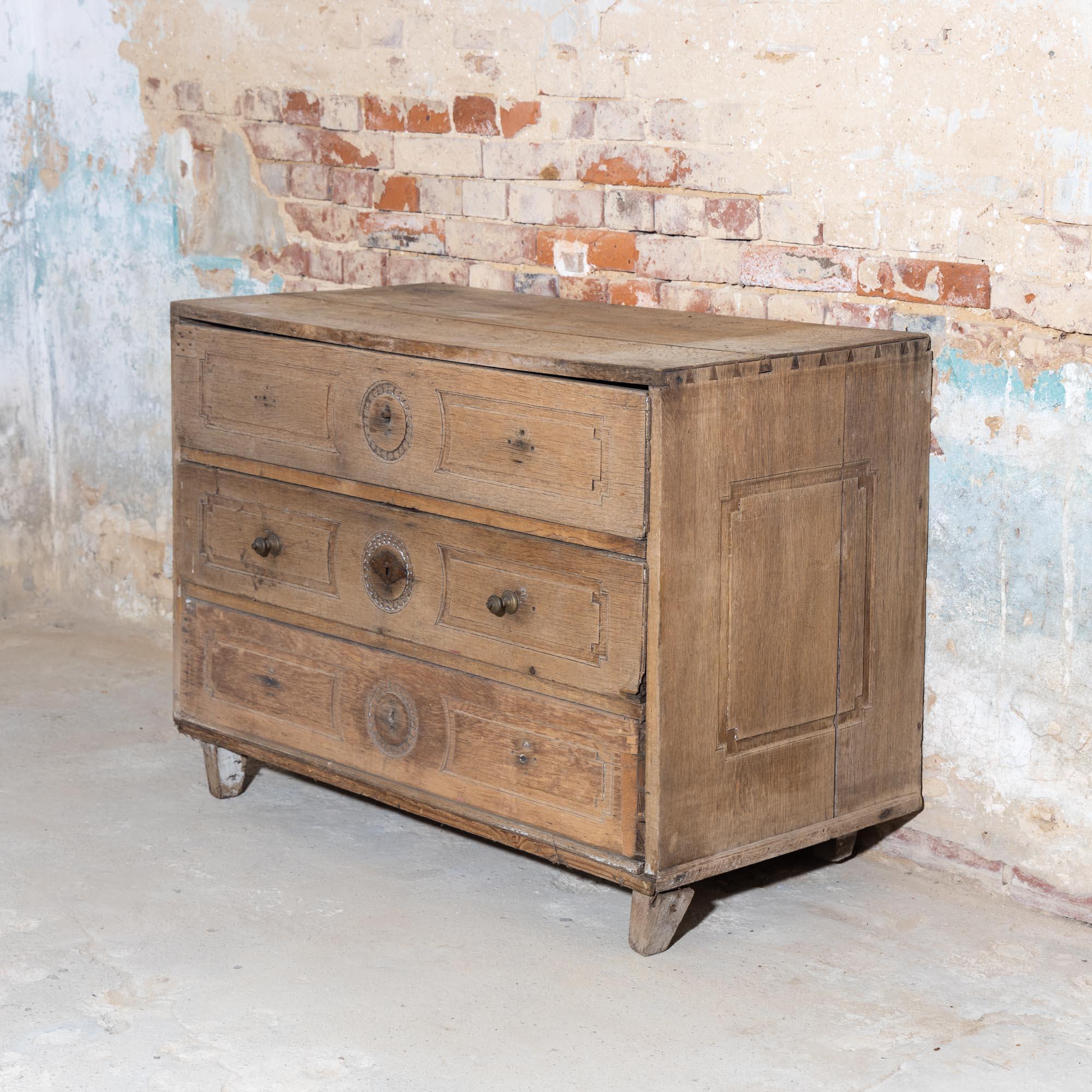 Provincial Louis Seize Chest of Drawers in Oak, Late 18th Century 2