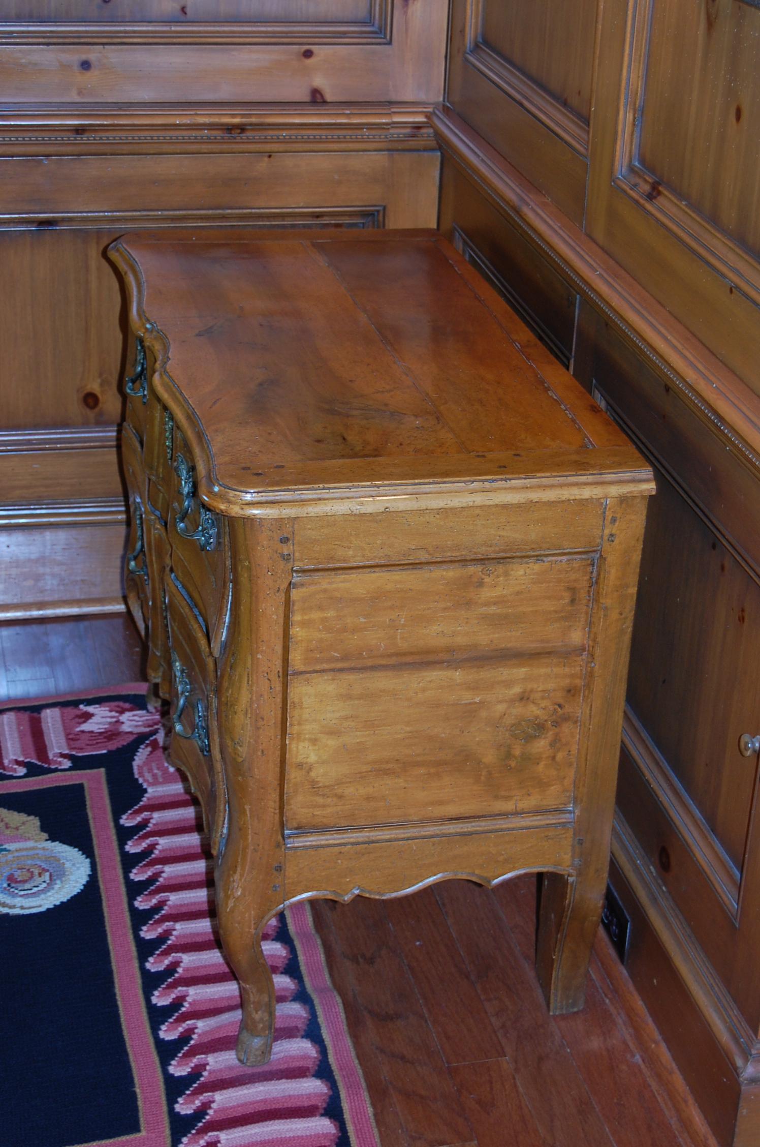 Provincial Louis XV Period Walnut Two-Drawer Commode Sauteuse, Mid-18th Century For Sale 2