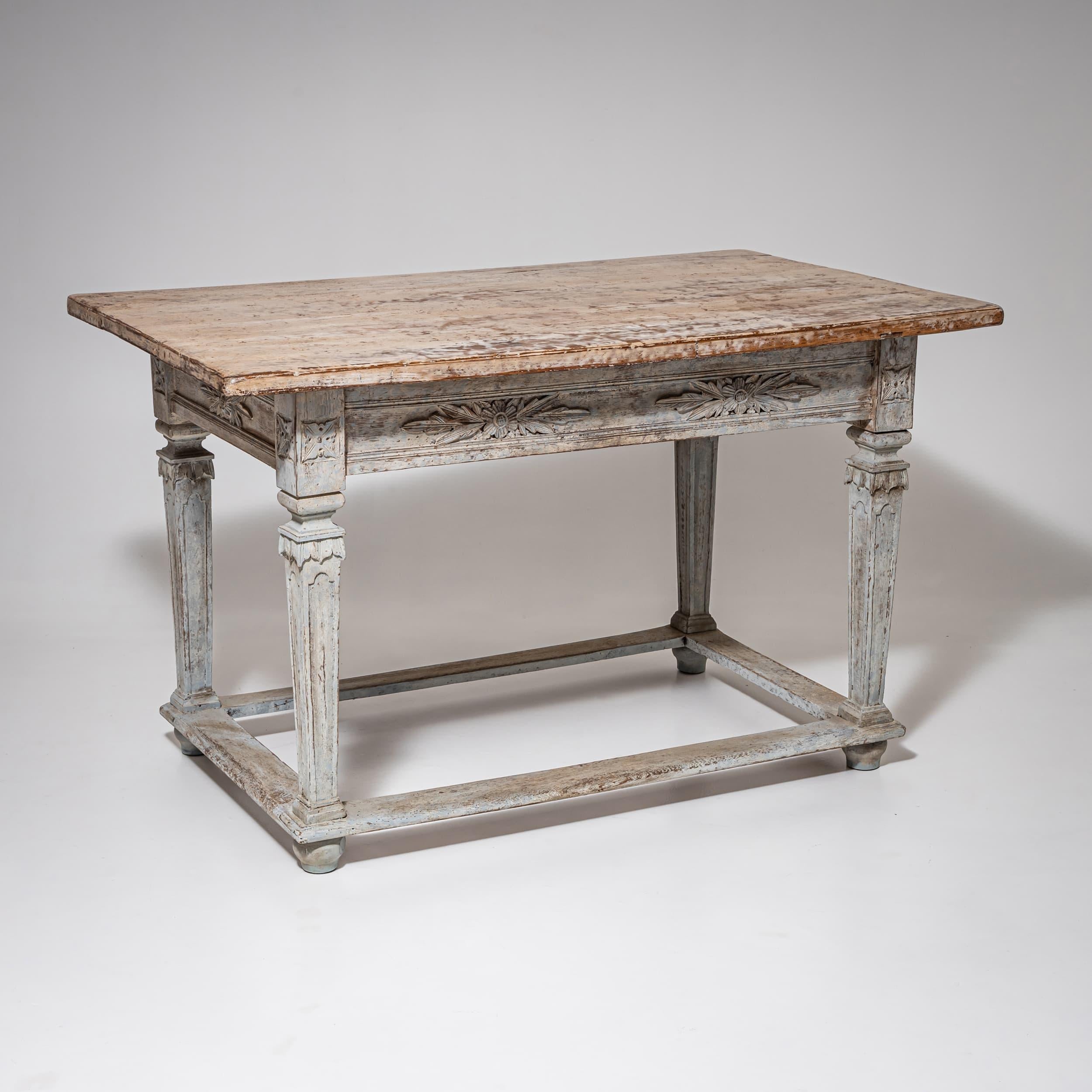 Provinzieller Louis-XVI-Esstisch mit grauer Oberfläche, Ende 18. Jahrhundert (Louis XVI.) im Angebot