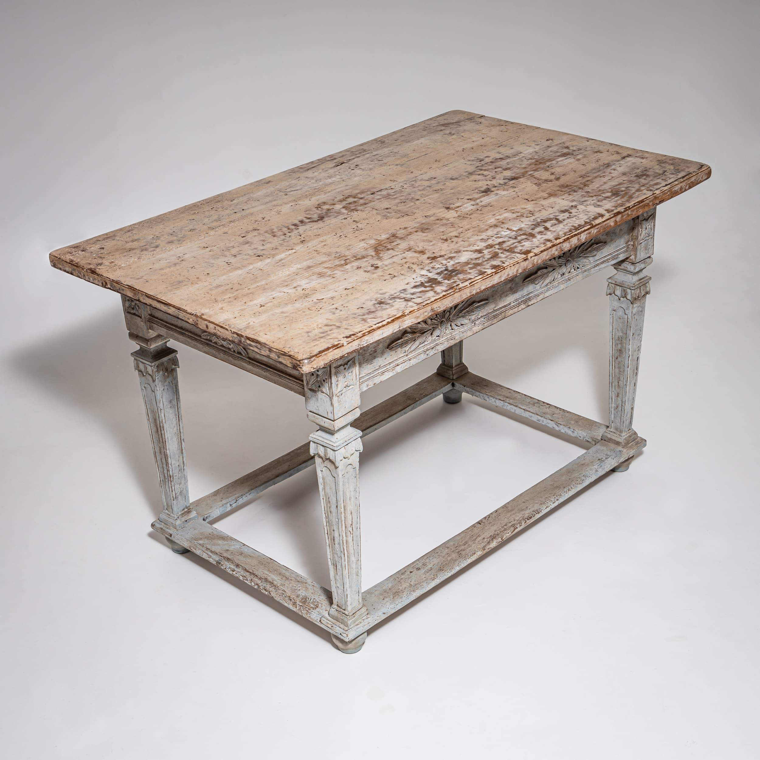 Provinzieller Louis-XVI-Esstisch mit grauer Oberfläche, Ende 18. Jahrhundert (Handbemalt) im Angebot